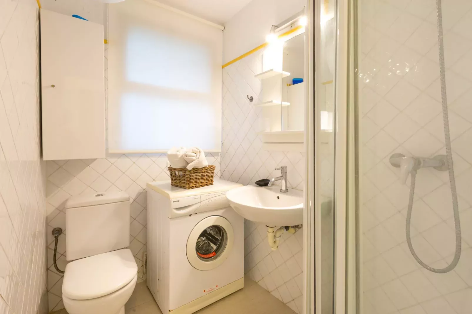 Cliper H-2-Bathroom