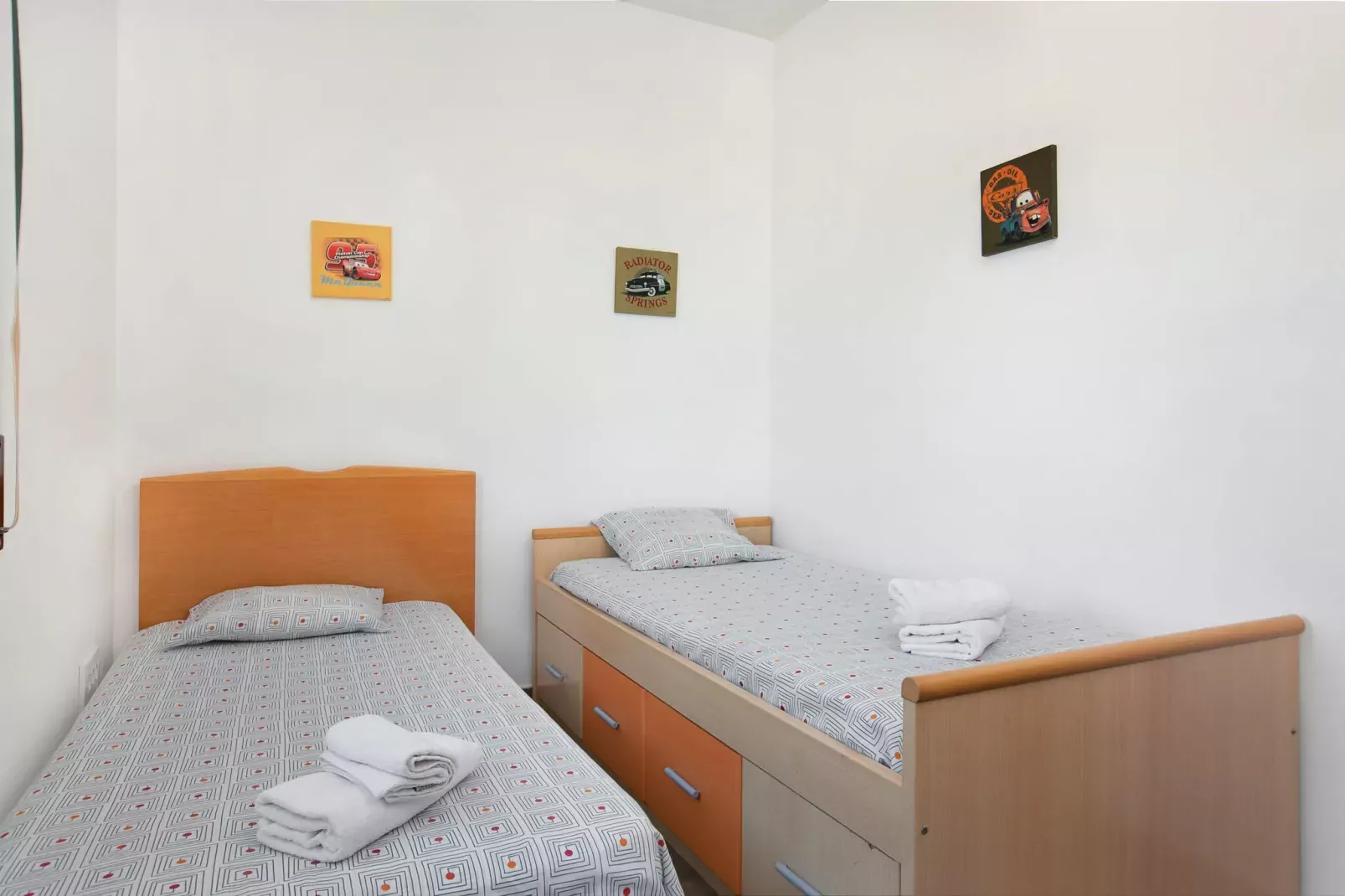 Camelia-Bedroom