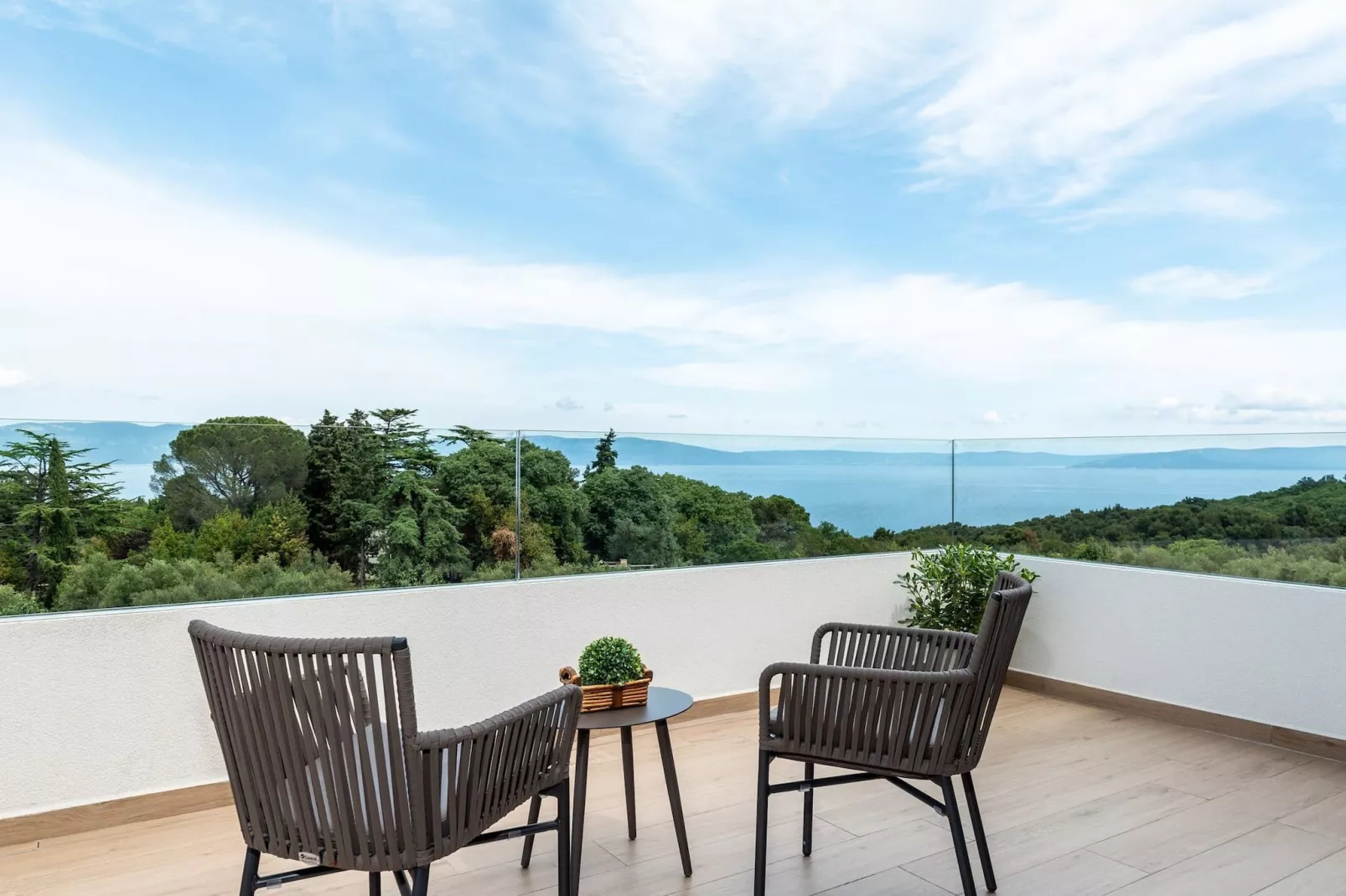 Luxurious Villa Laurea-Terrace balcony
