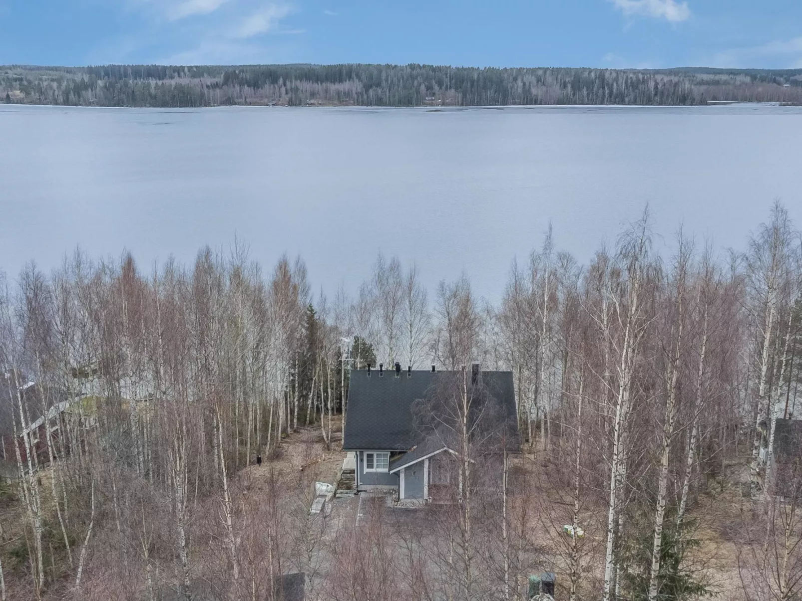 Villa iloinen-Outside