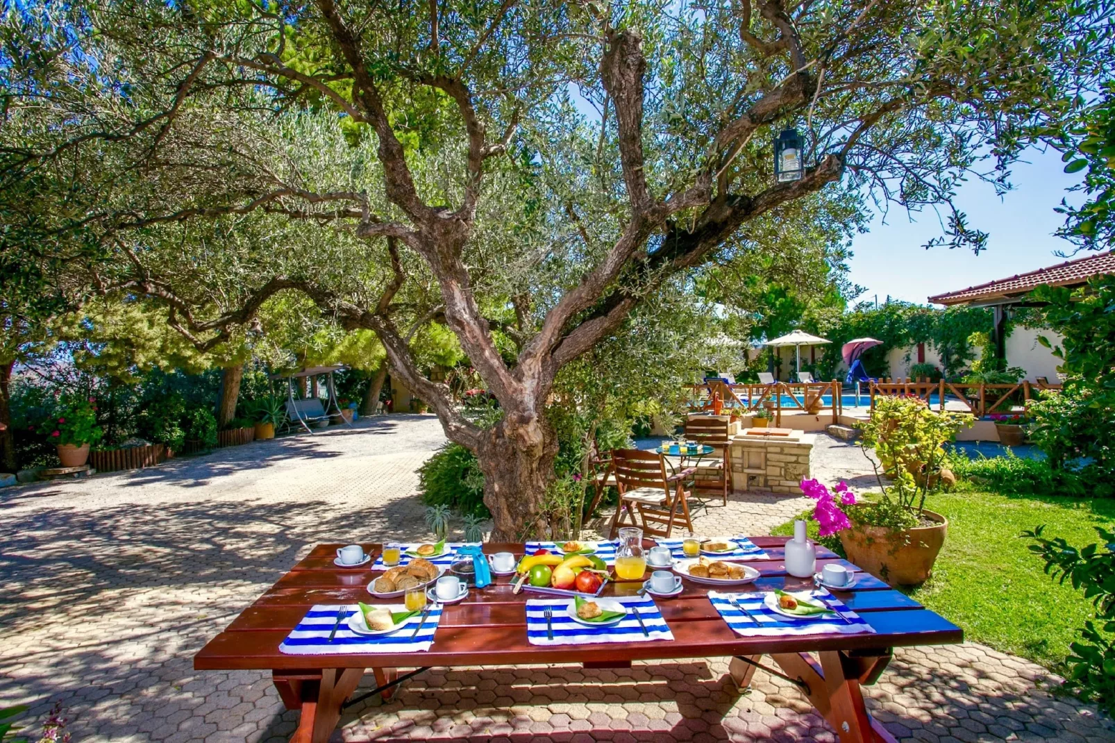 Villa Agapi-Gärten Sommer