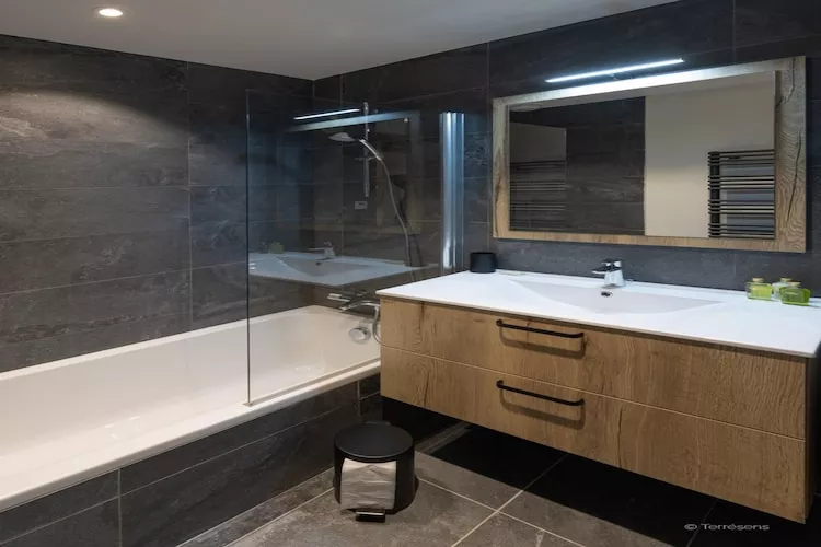SERRE CHEVALIER Le Cristal Lodge-A40S-Bathroom