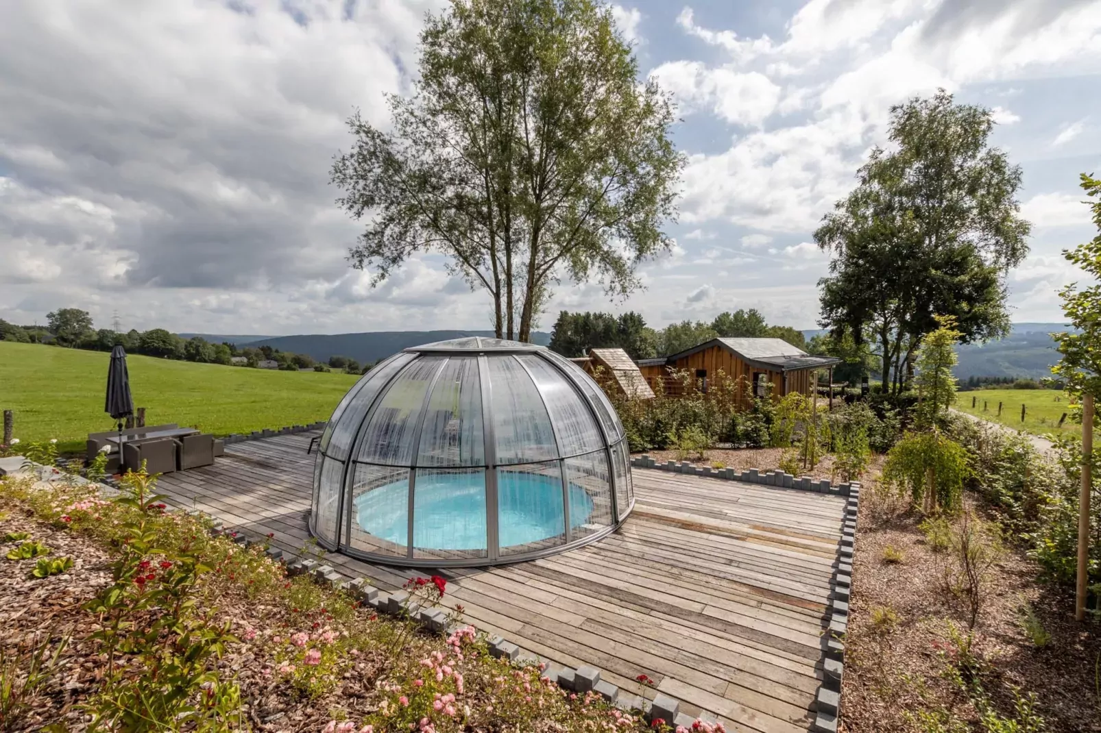 Chalet Bulle-Gardens summer