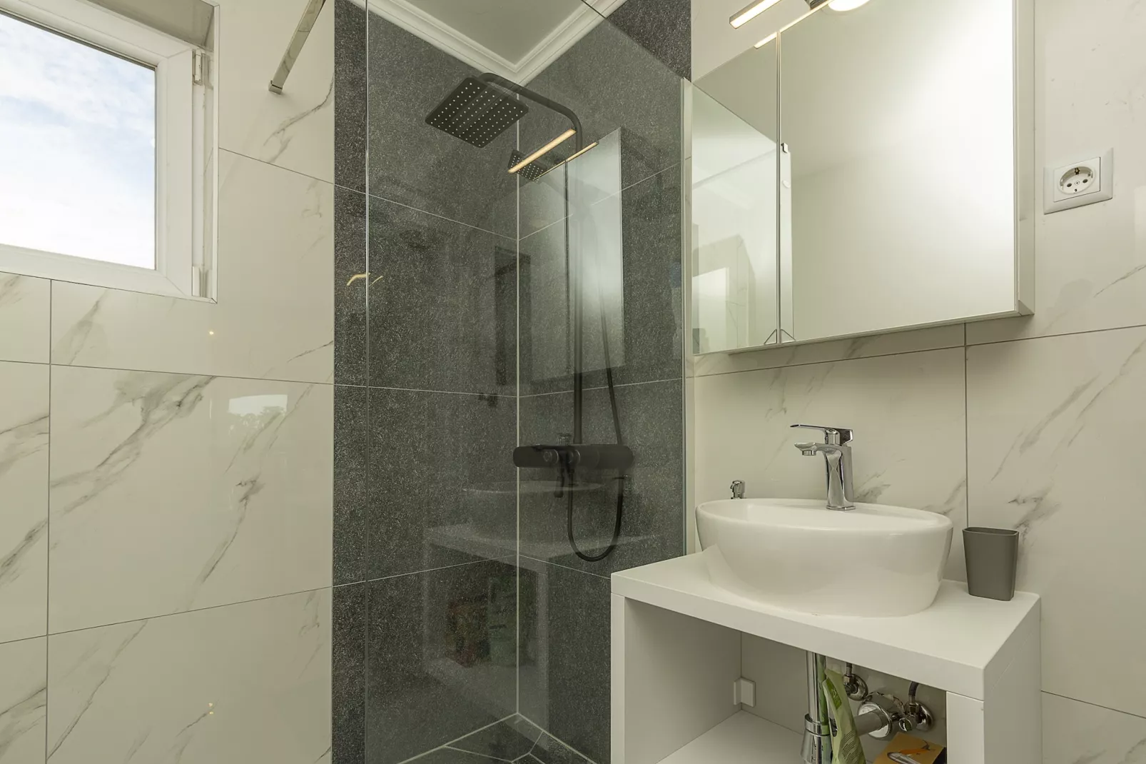Villa Susanne with Private Pool-Badezimmer