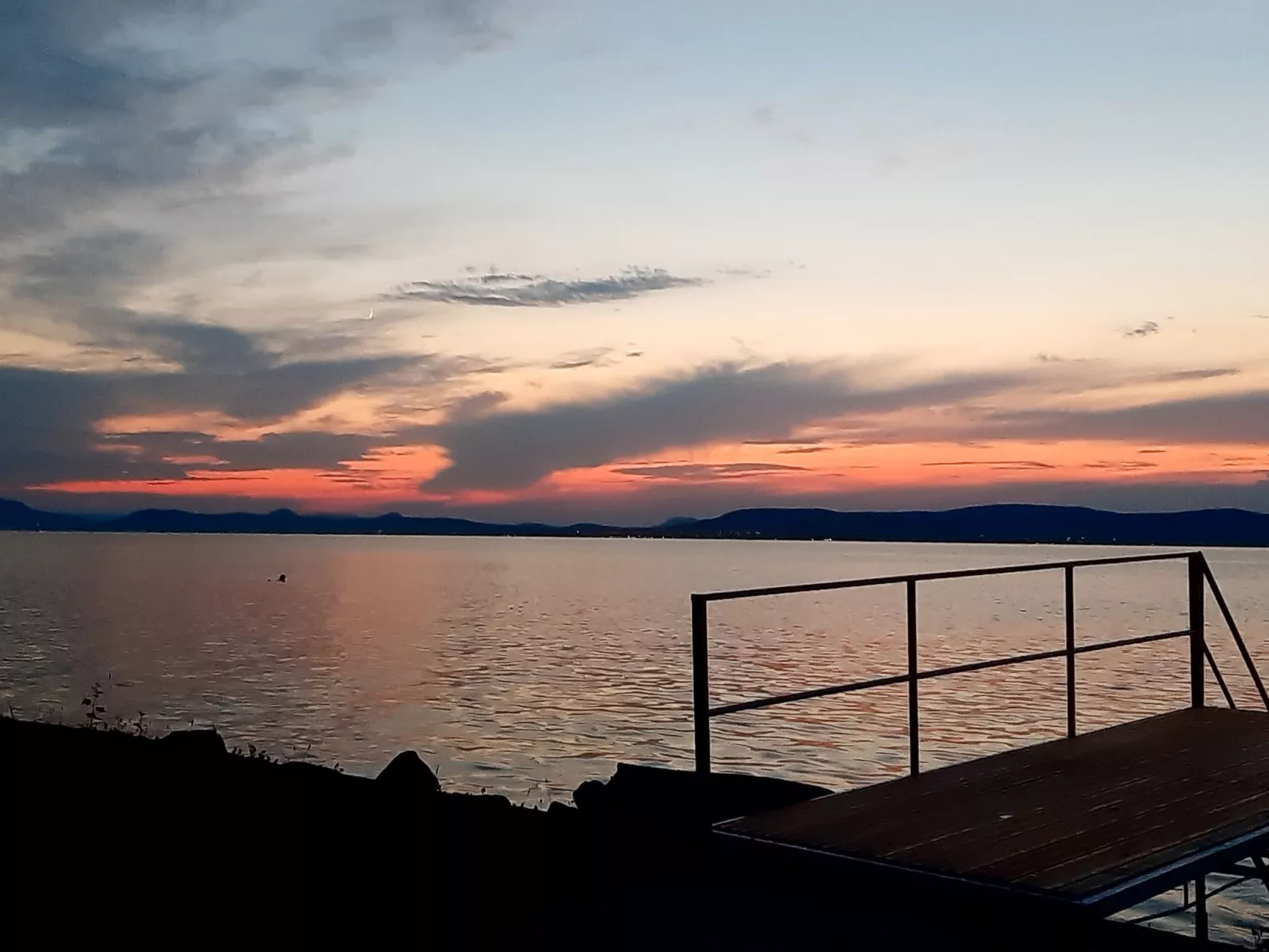 Lake House Sundown-Draußen
