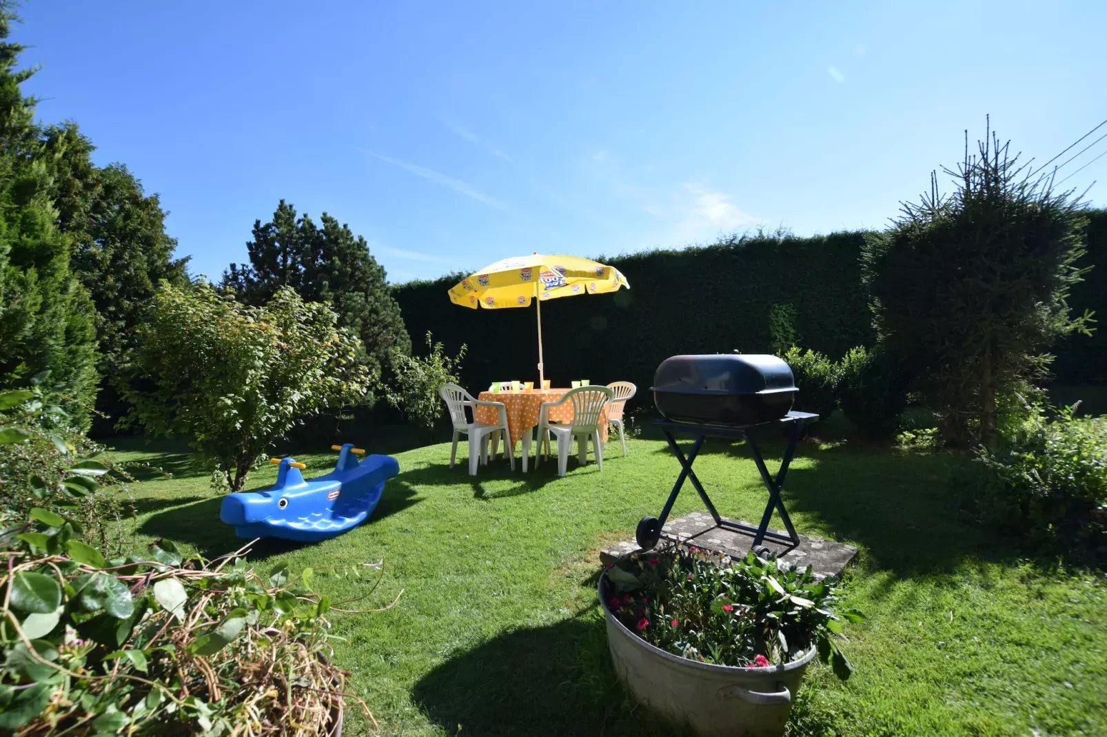 Le Simplement 2-Gardens summer