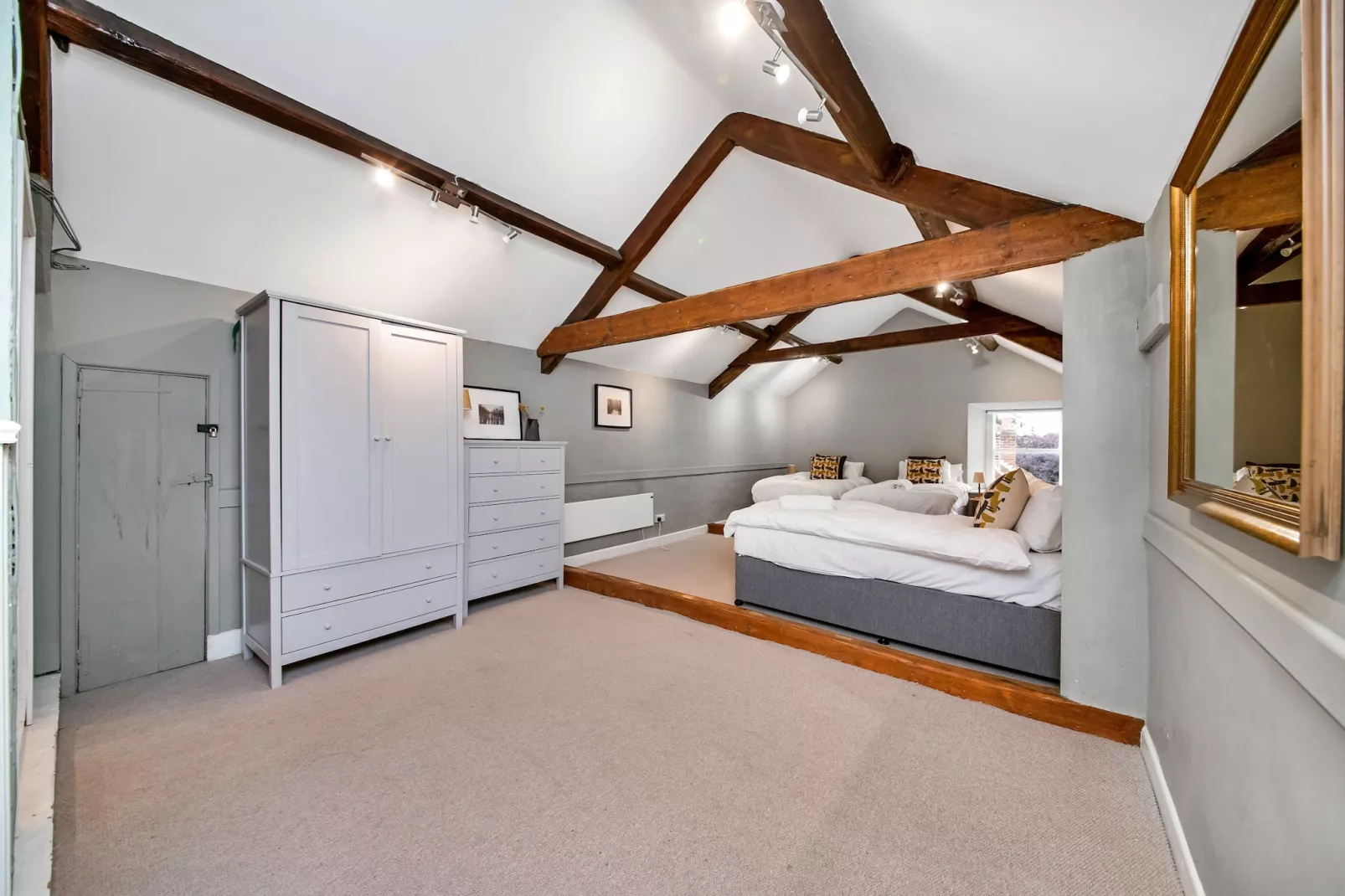Low Green Cottage-Bedroom