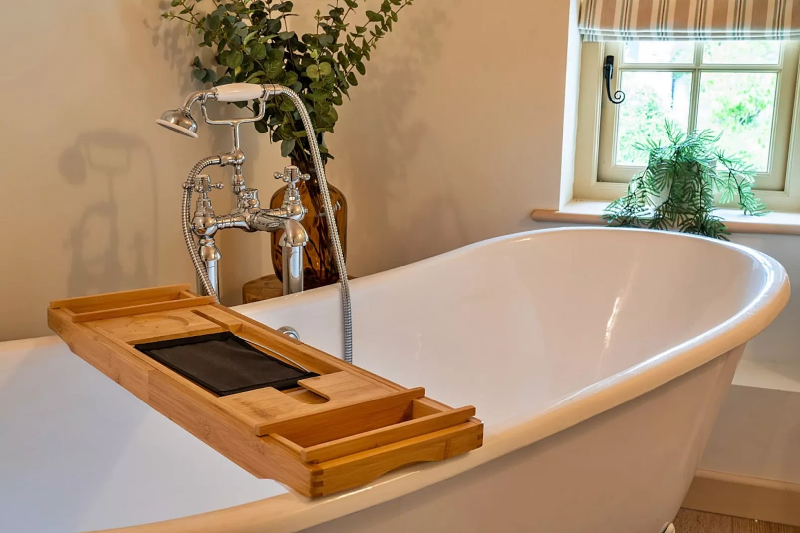 The Thatch at Winterborne Houghton-Bathroom