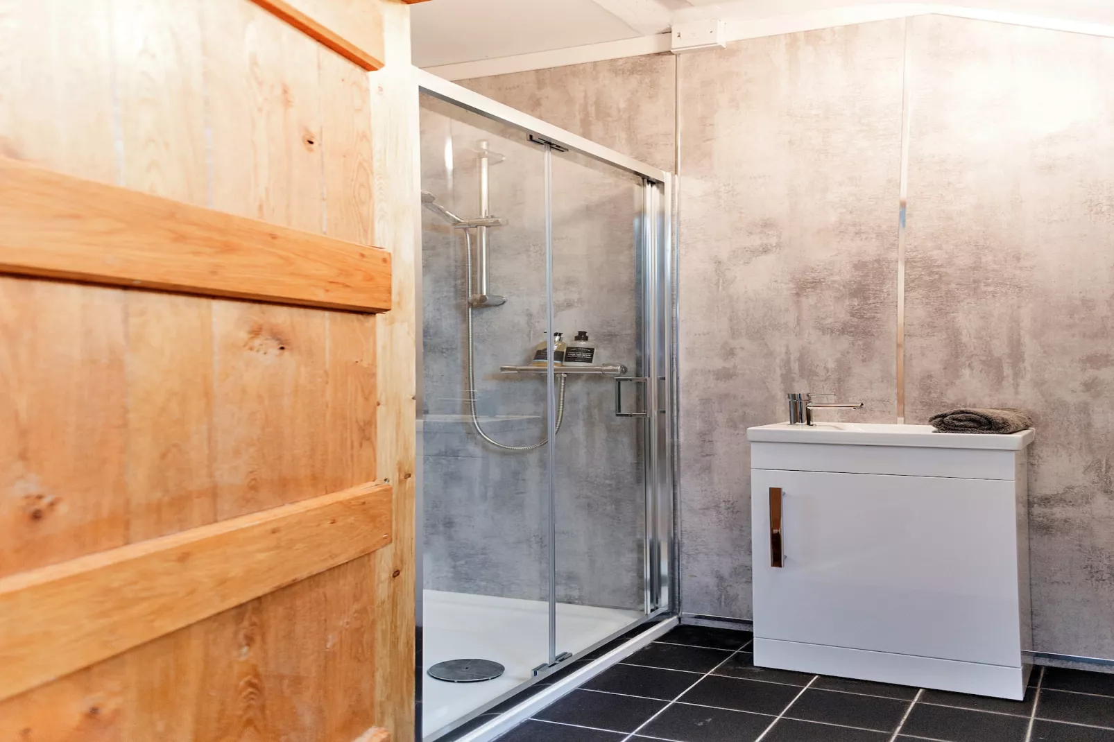 The Welsh Farmhouse-Bathroom
