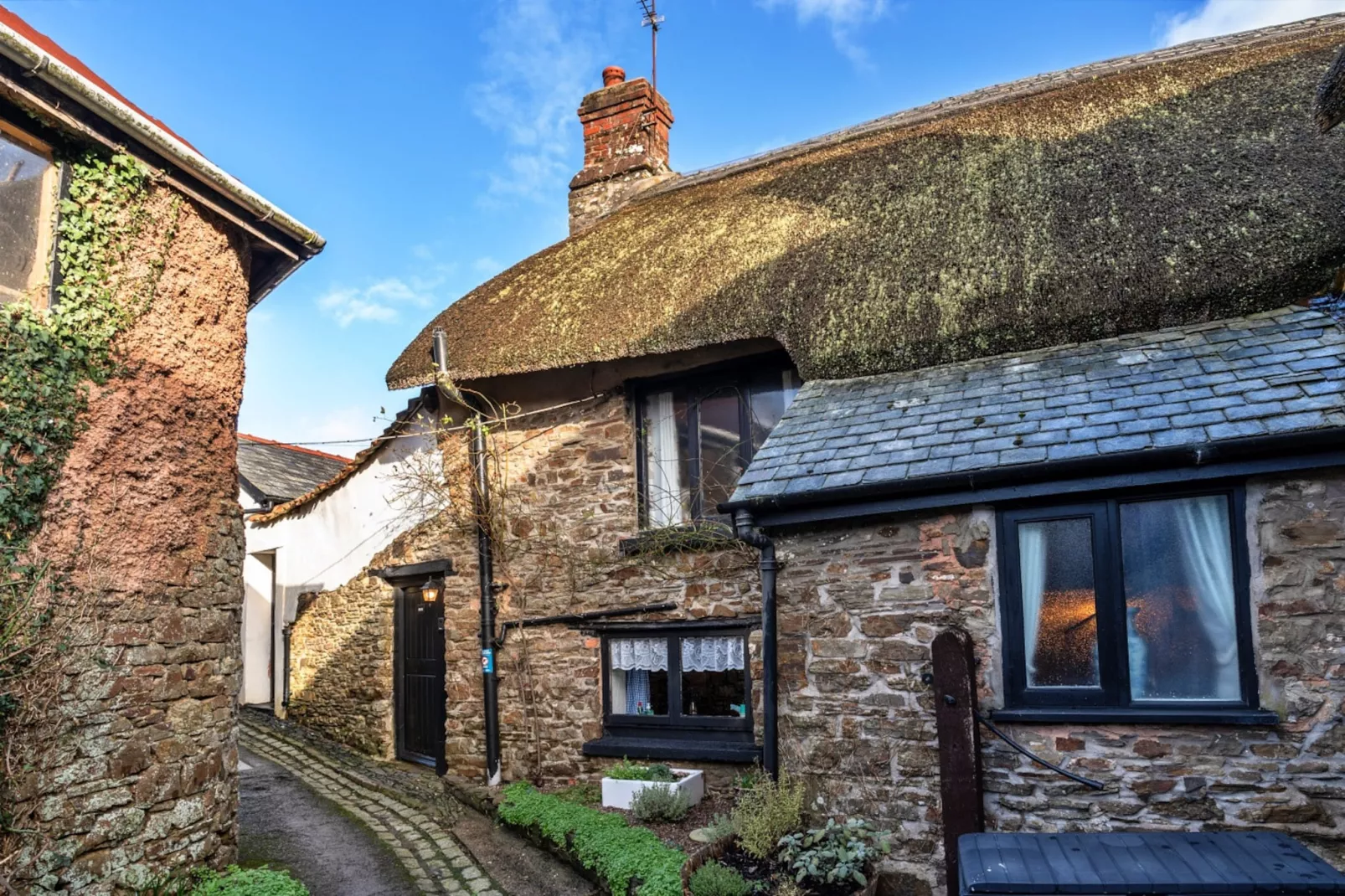 Hope Thatch-Extérieur
