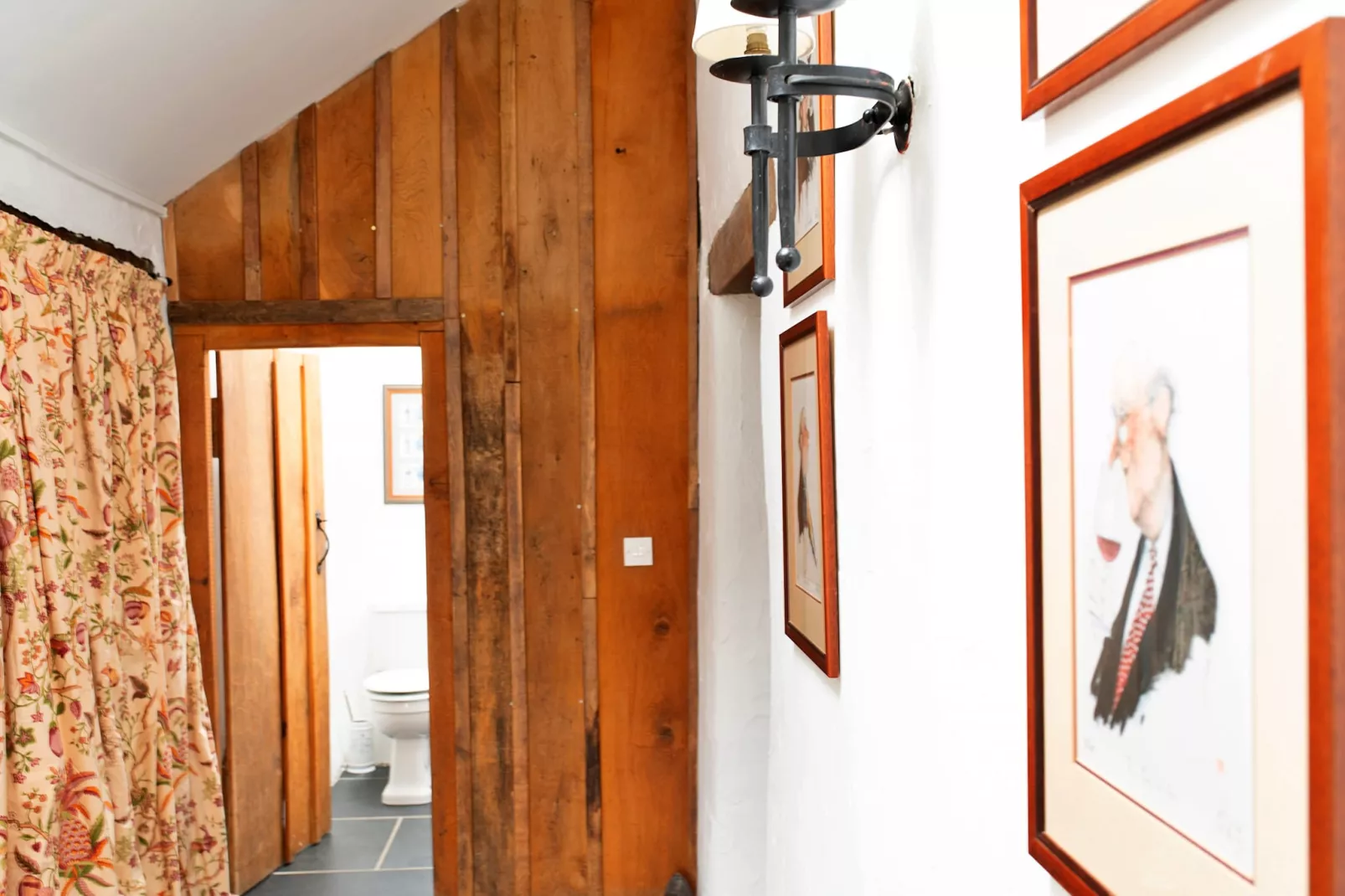 The Barn at Tyddyn-y- Felin-Bathroom