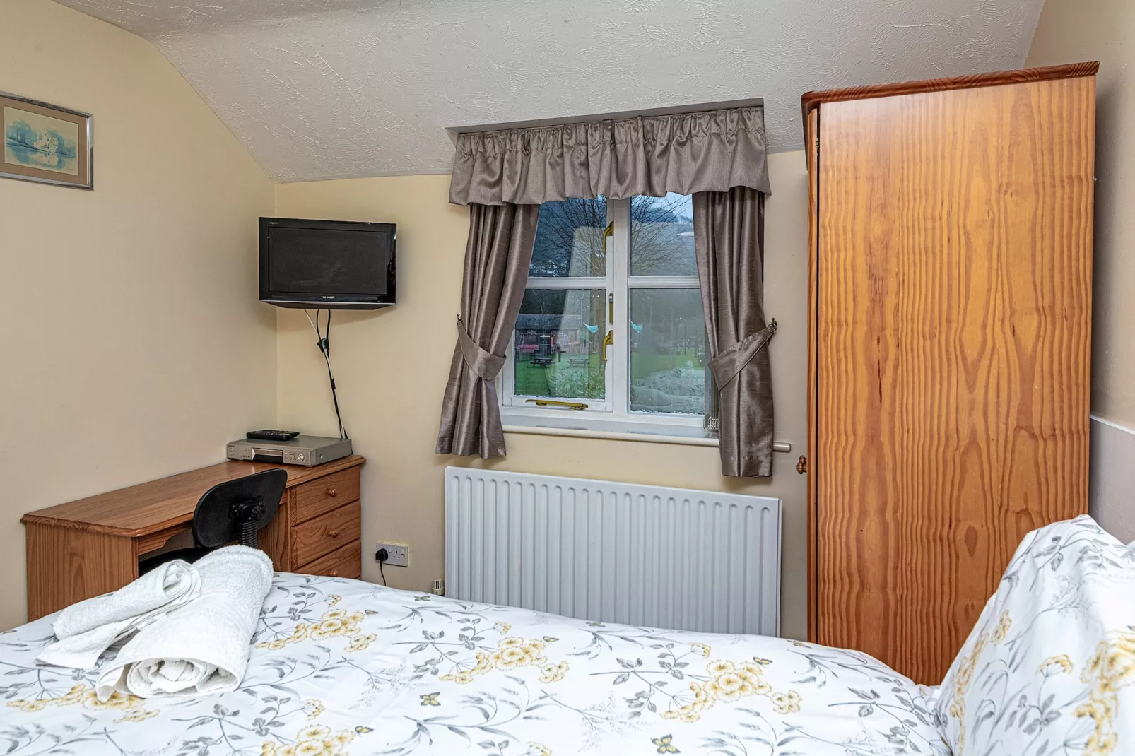 The Beeches-Bedroom