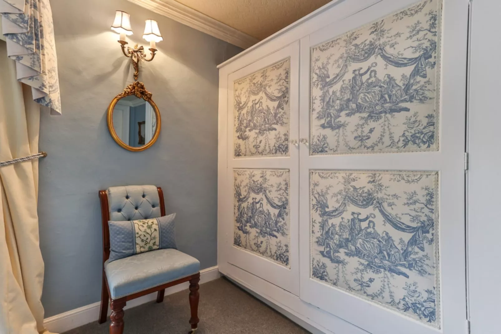 Walcot Hall-Bedroom