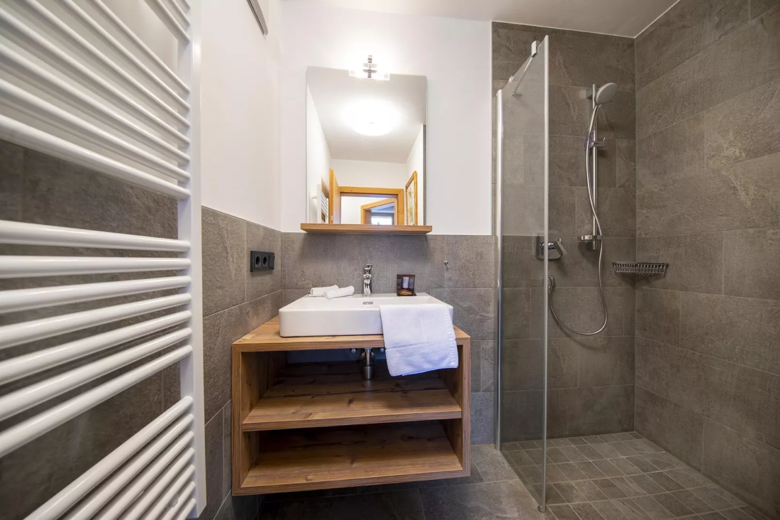 Nationalpark Chalet Malhamhorn-Bathroom