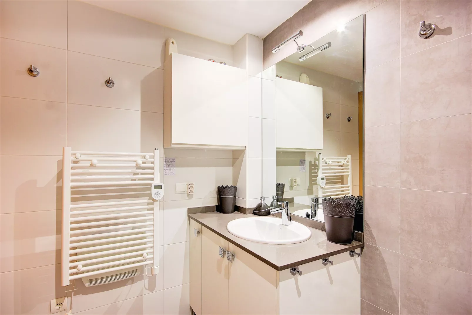 EUGENI D'ORS 3 1 Roses-Bathroom