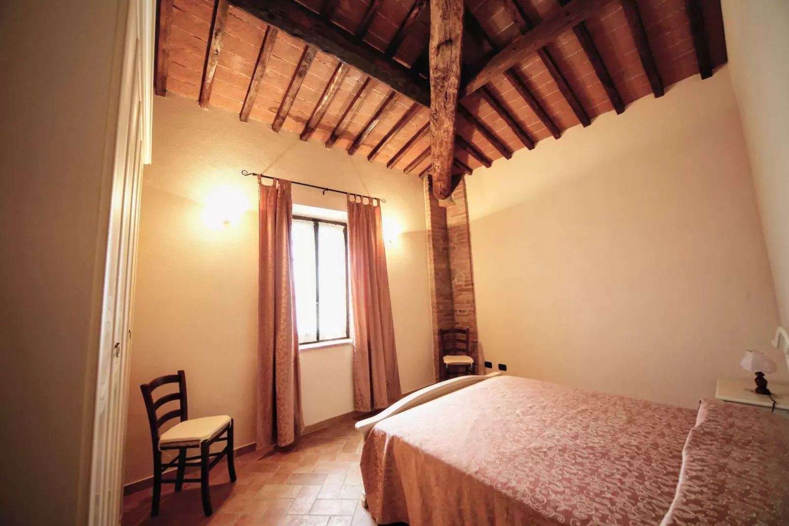 Fuoco-Bedroom