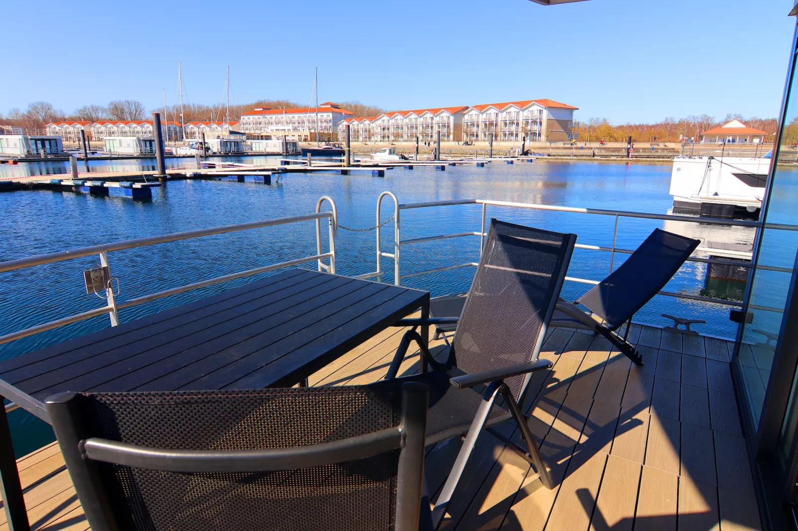 Hausboot Family & Friends mit Hund LP 10 / 1-2 Personen-Terrace balcony
