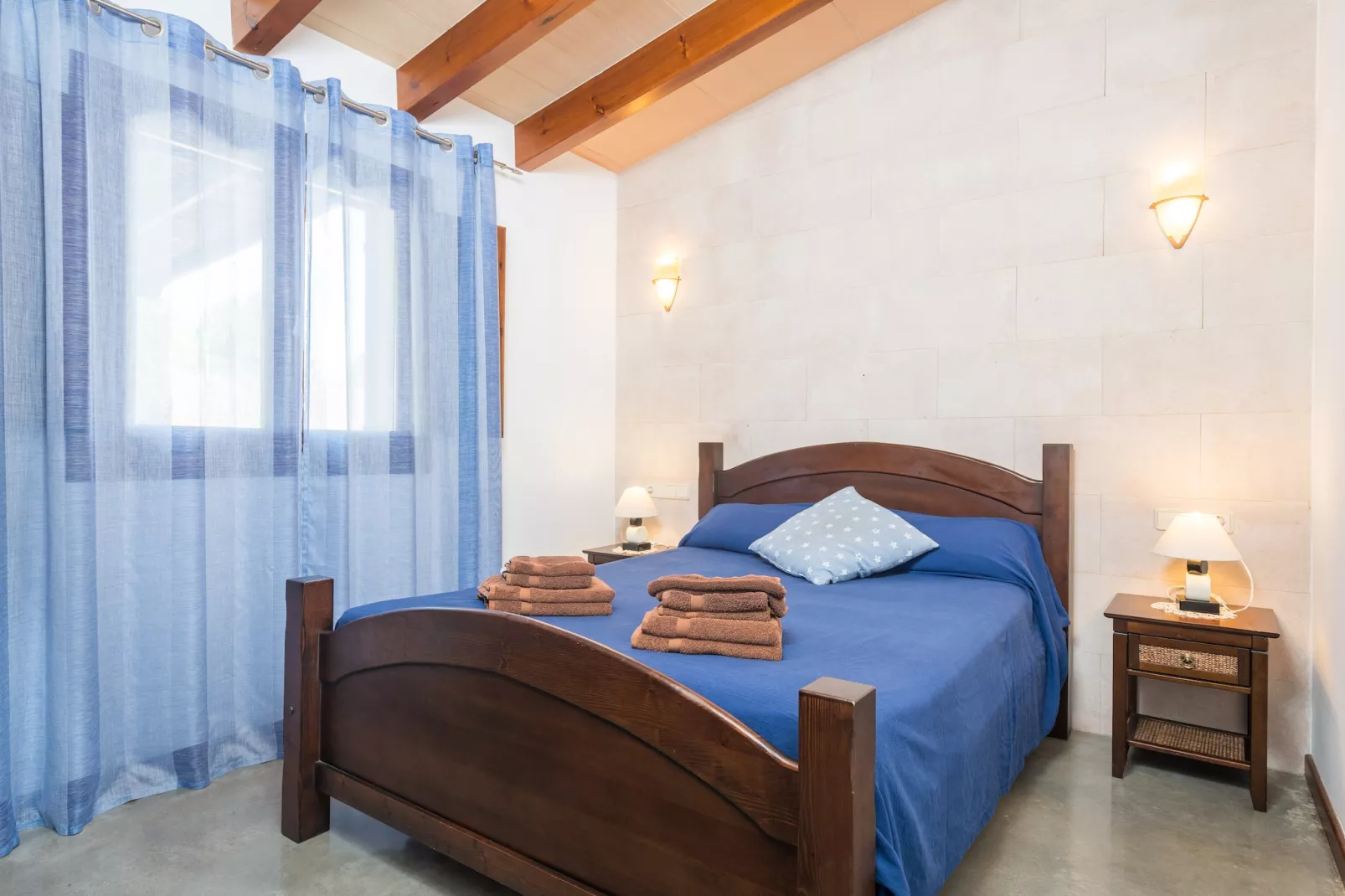Son Frau-Bedroom
