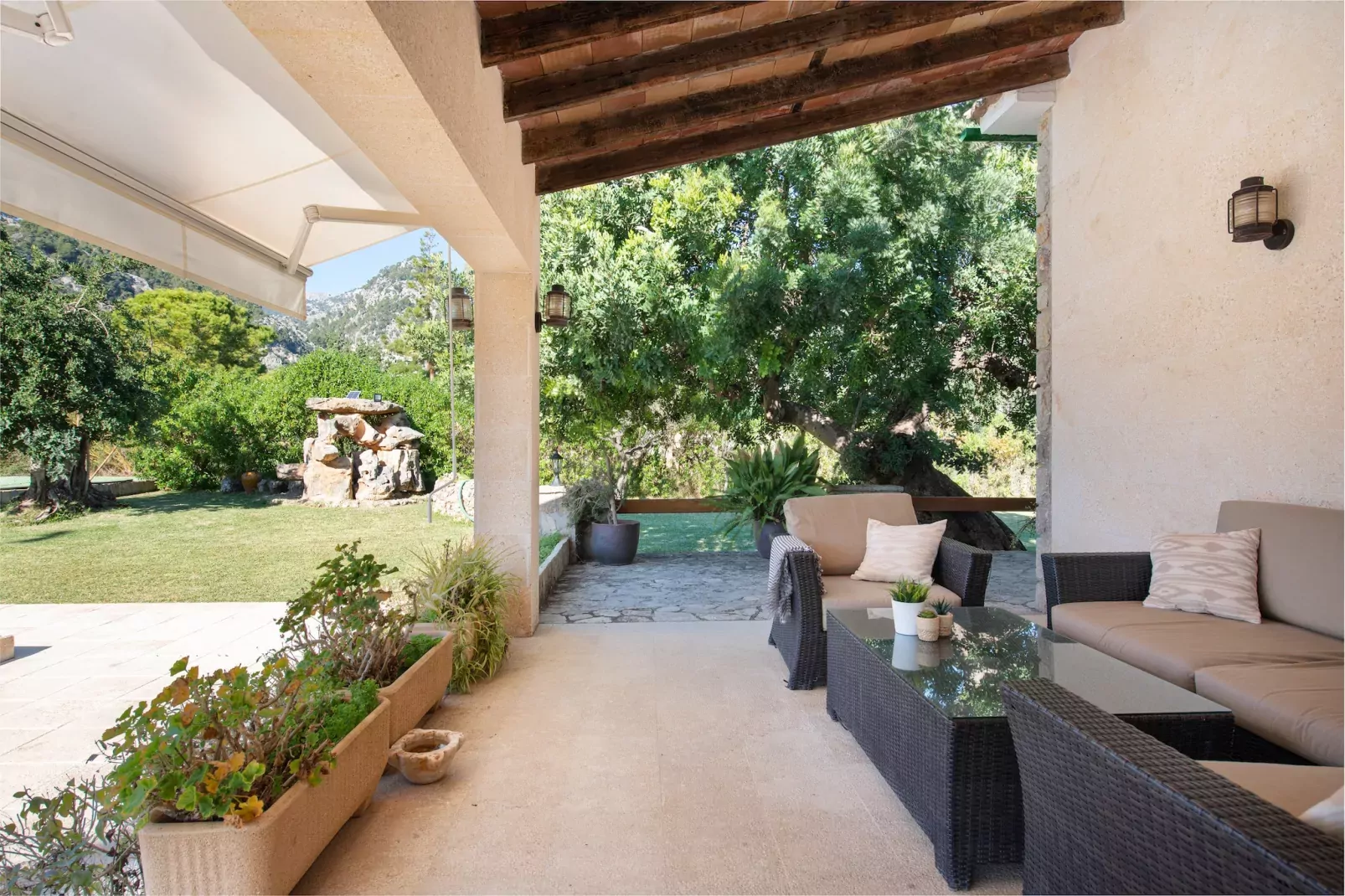 Can Calistro-Terrace balcony