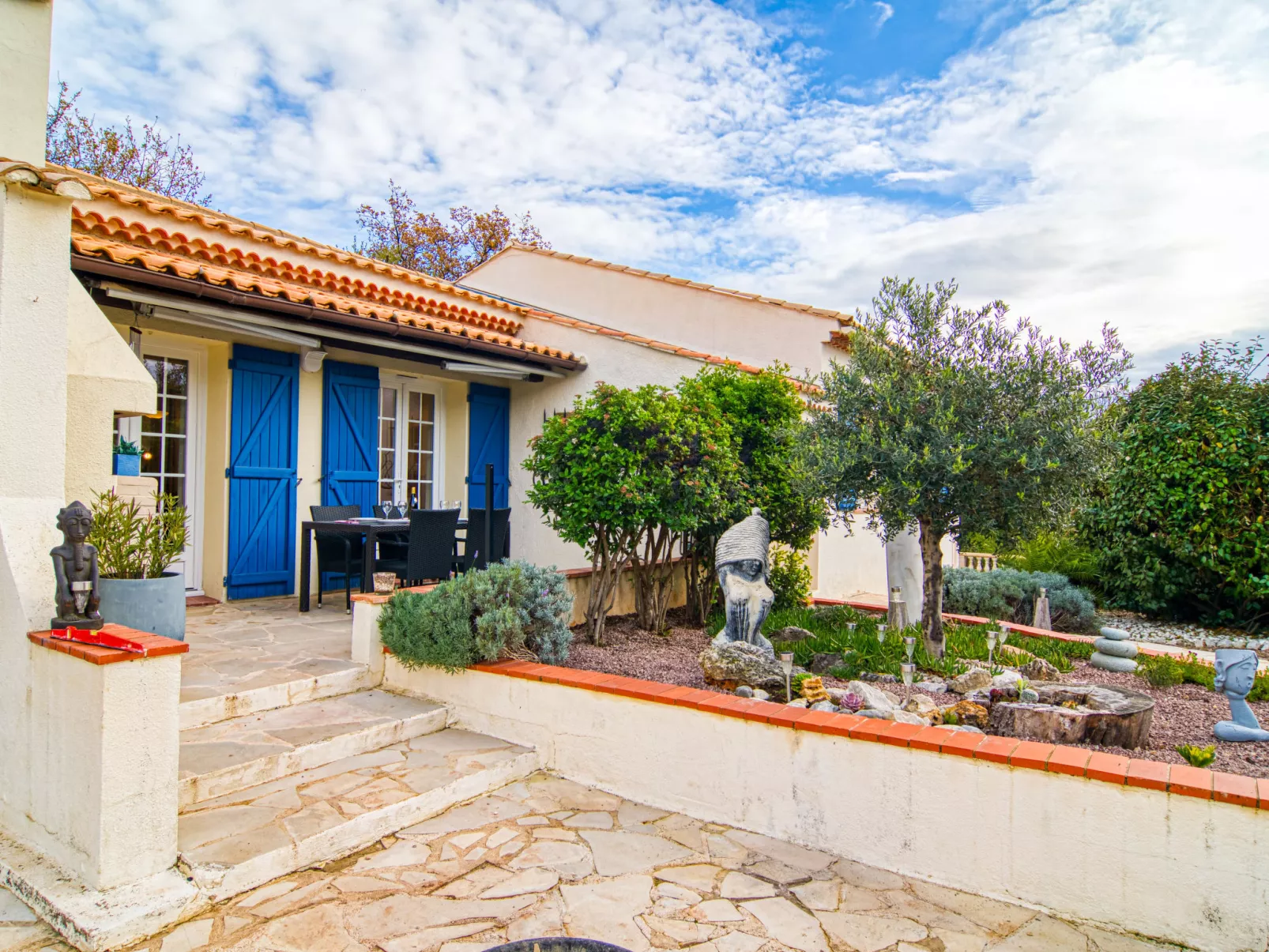 Villa!-Outside