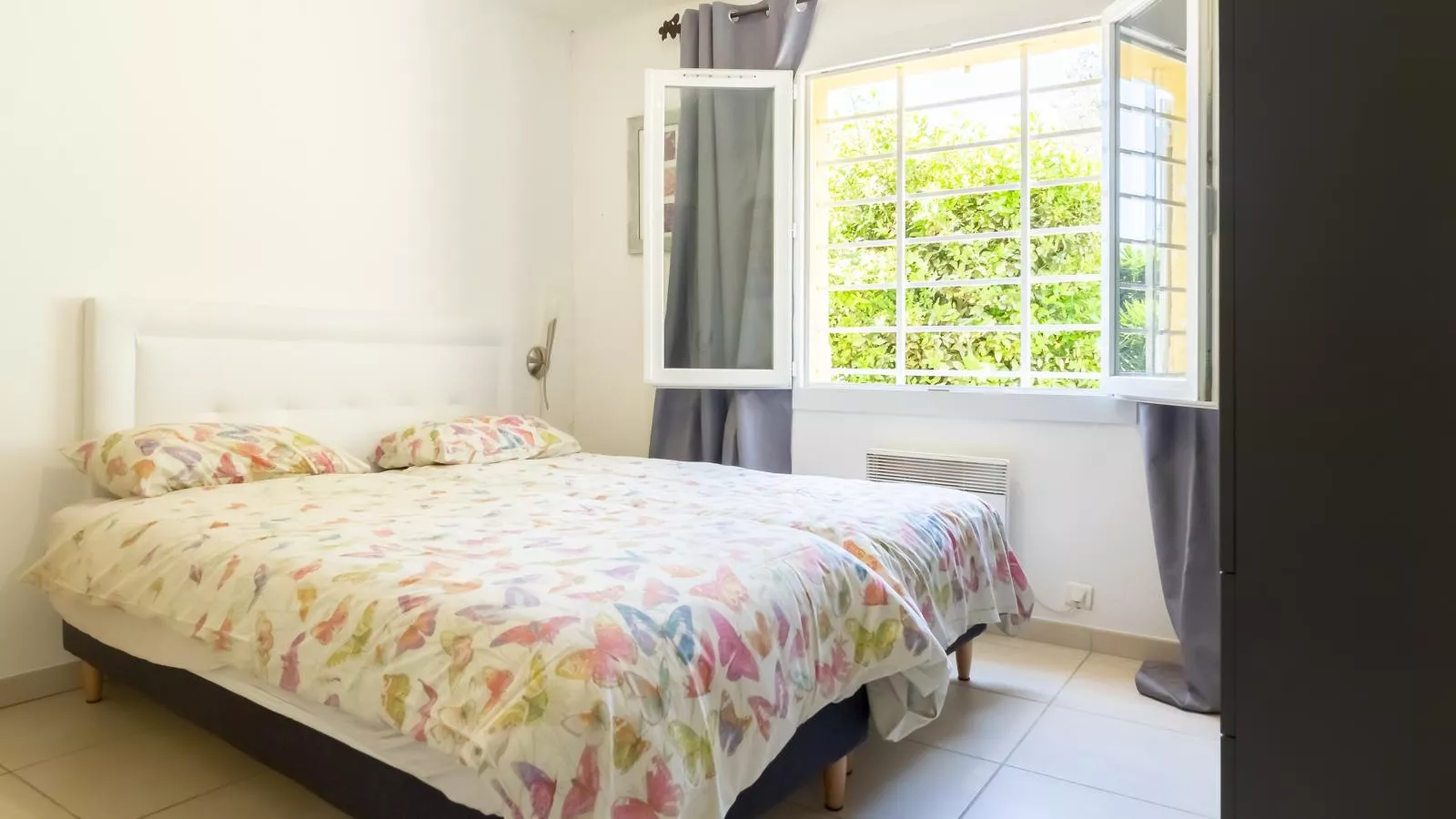 Les Romarins-Bedroom