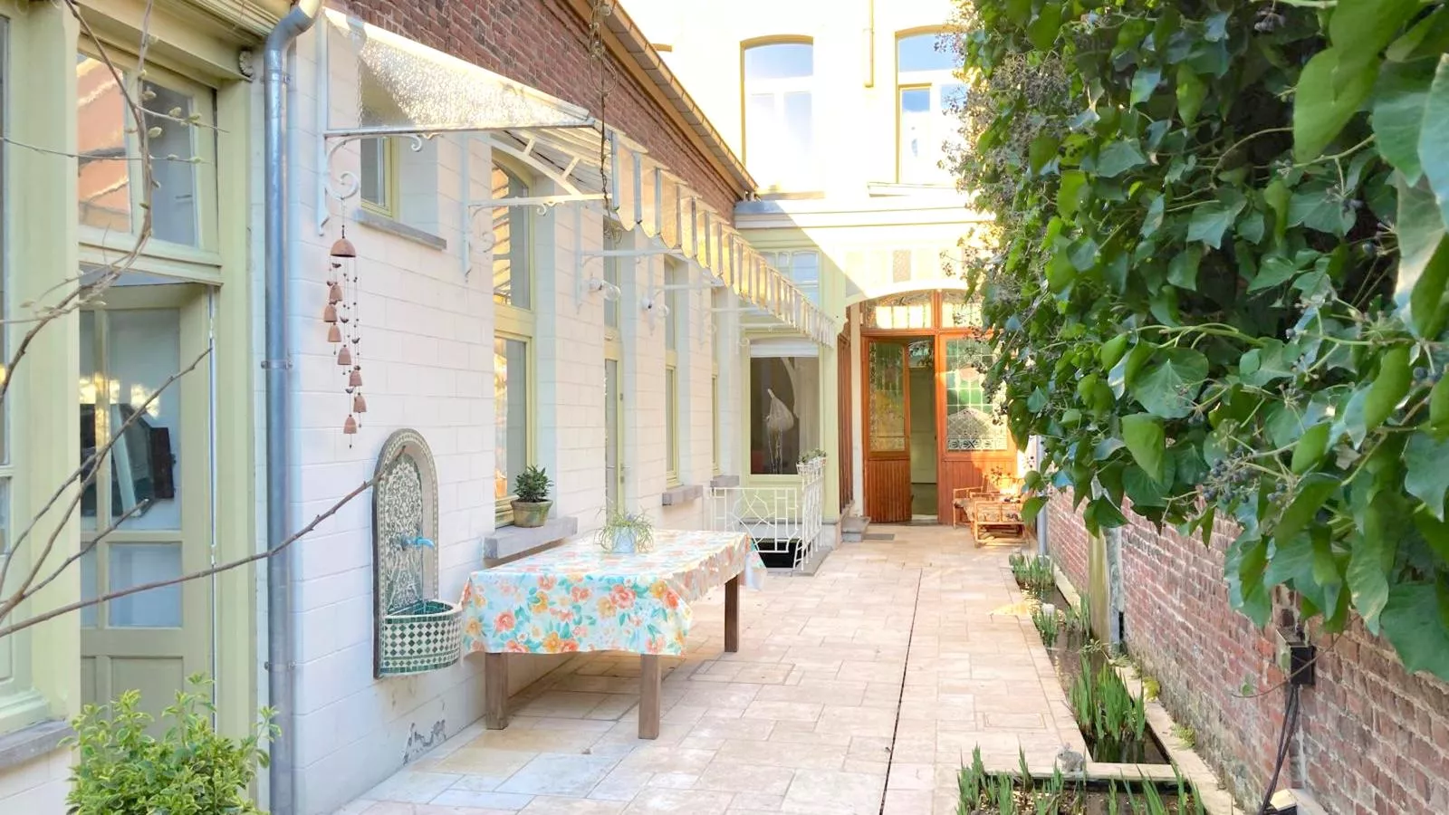 La Maison Bleue Ronse-Terrace balcony