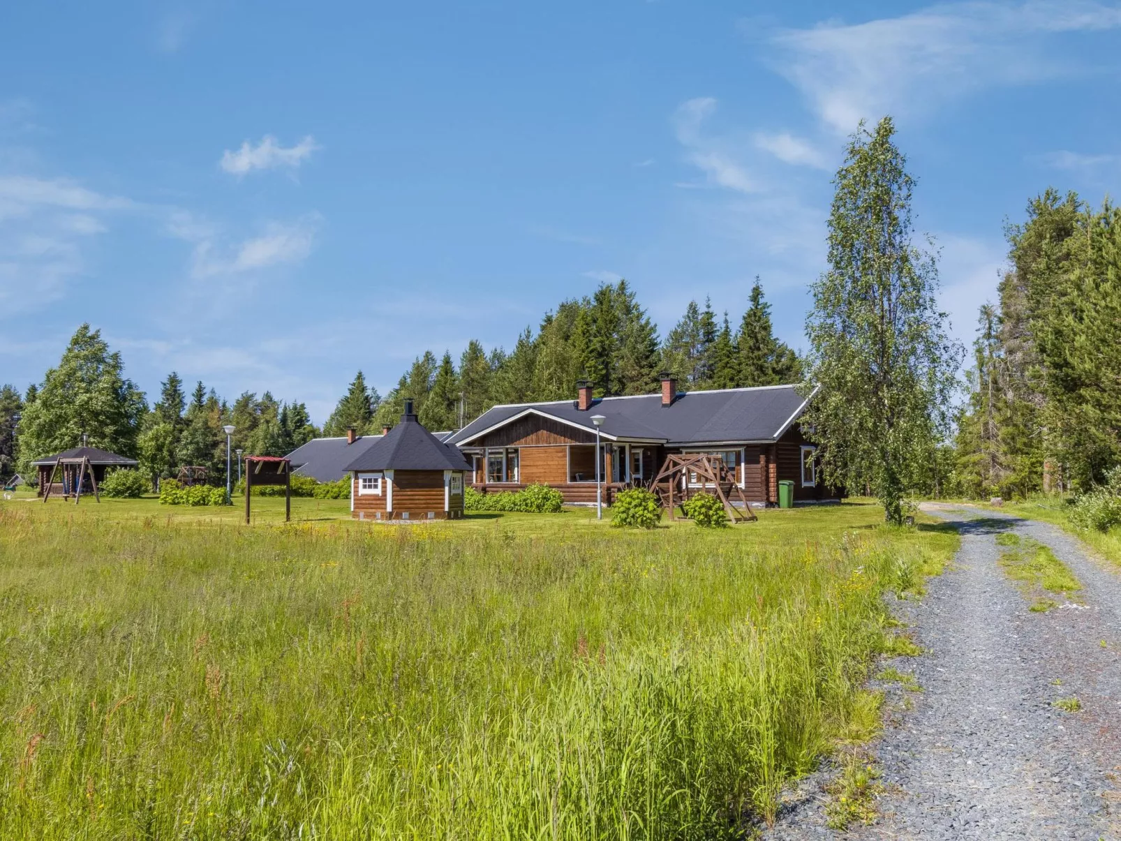 Ruka-kitkan käki-Outside