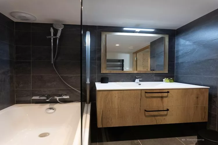 SERRE CHEVALIER Le Cristal Lodge-A40S-Bathroom