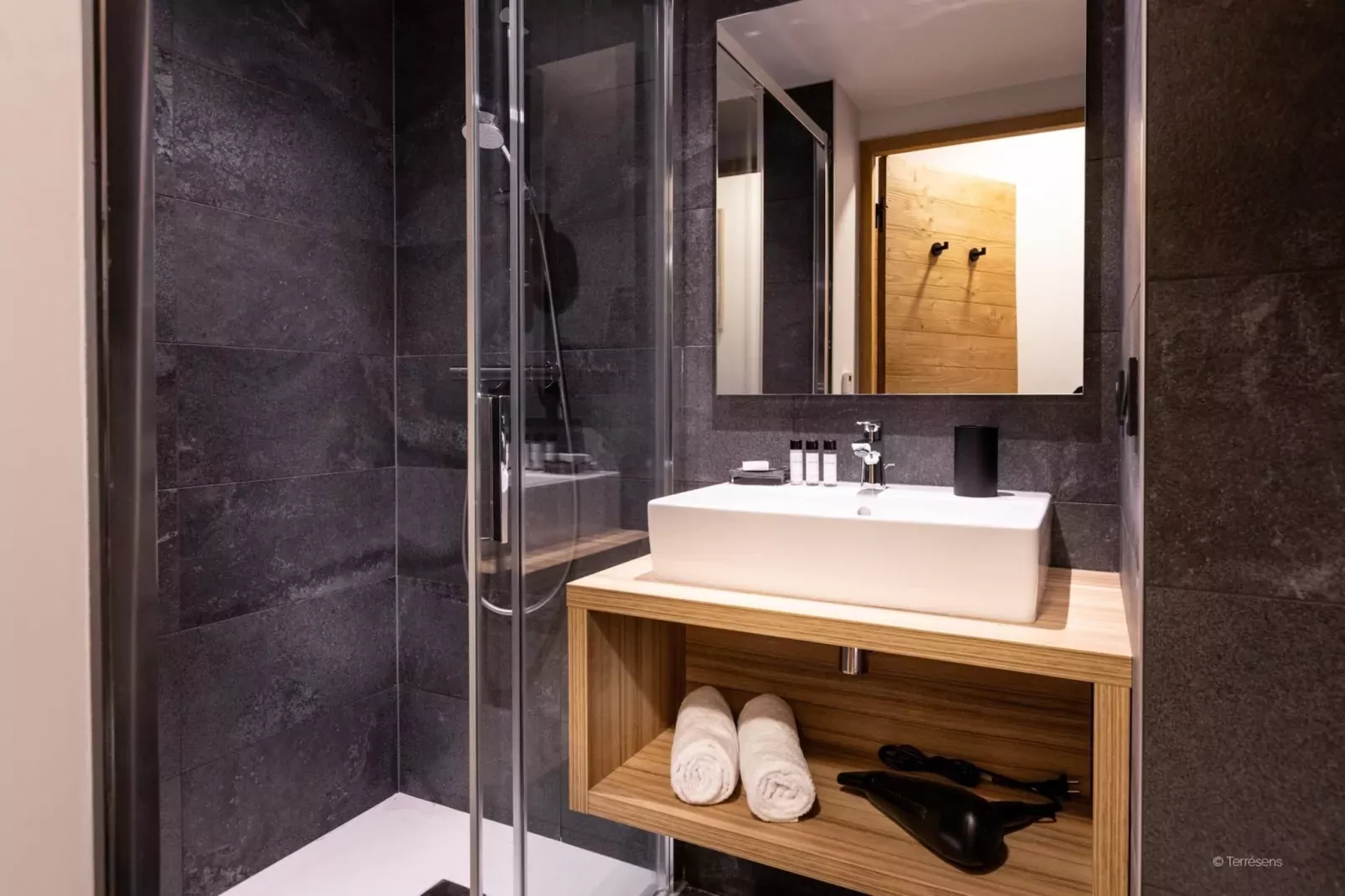 CHAPELLE DABONDANCE Le Flocon Blanc A40P-Salle de bain