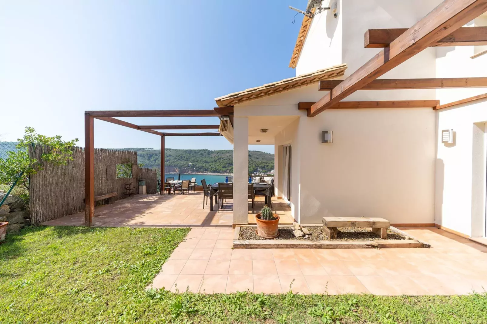 Isabelle-Terrace balcony