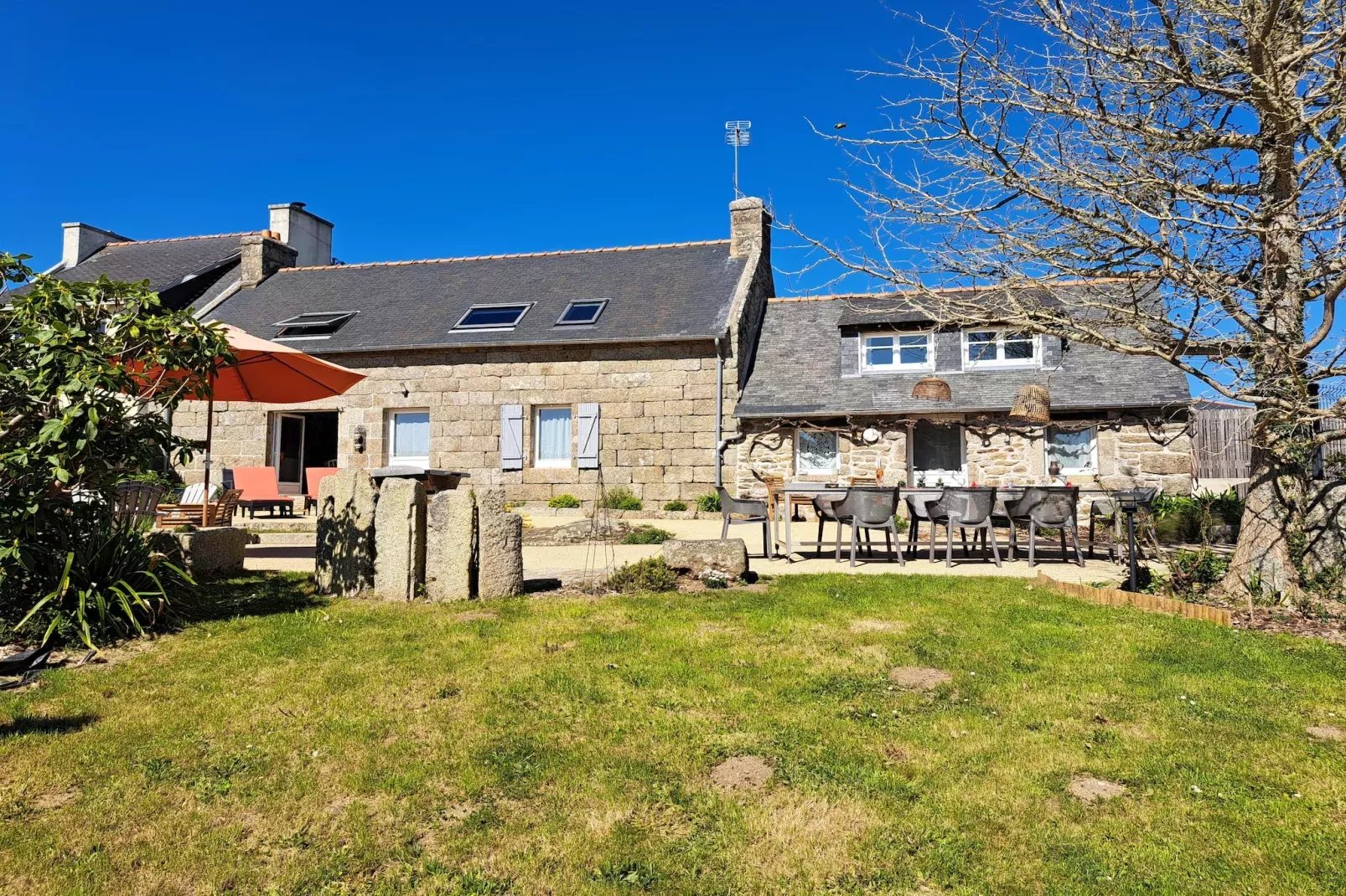 Granitsteinhaus in Strandnähe Trégunc-Exterior summer