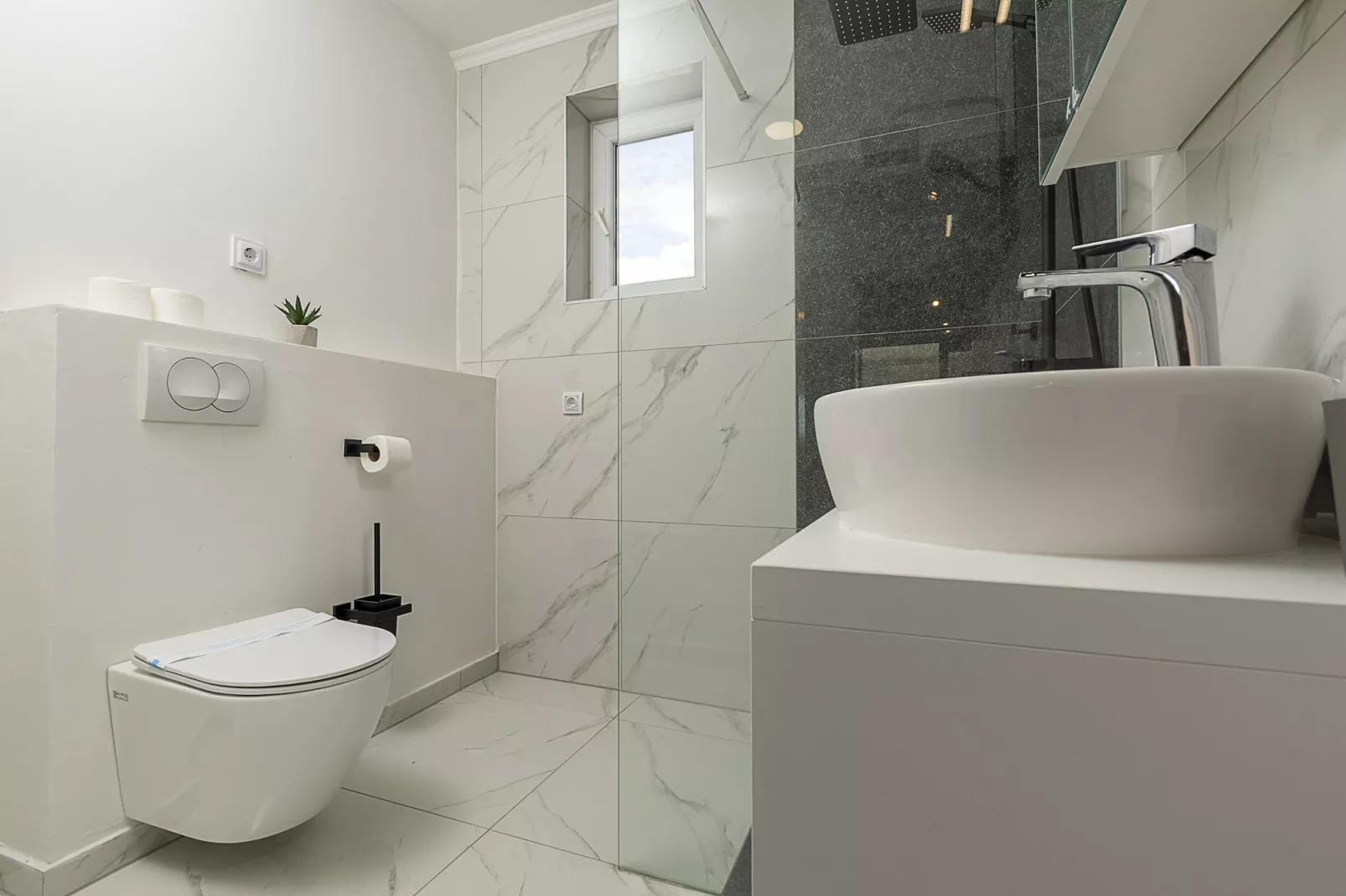 Villa Susanne with Private Pool-Badezimmer