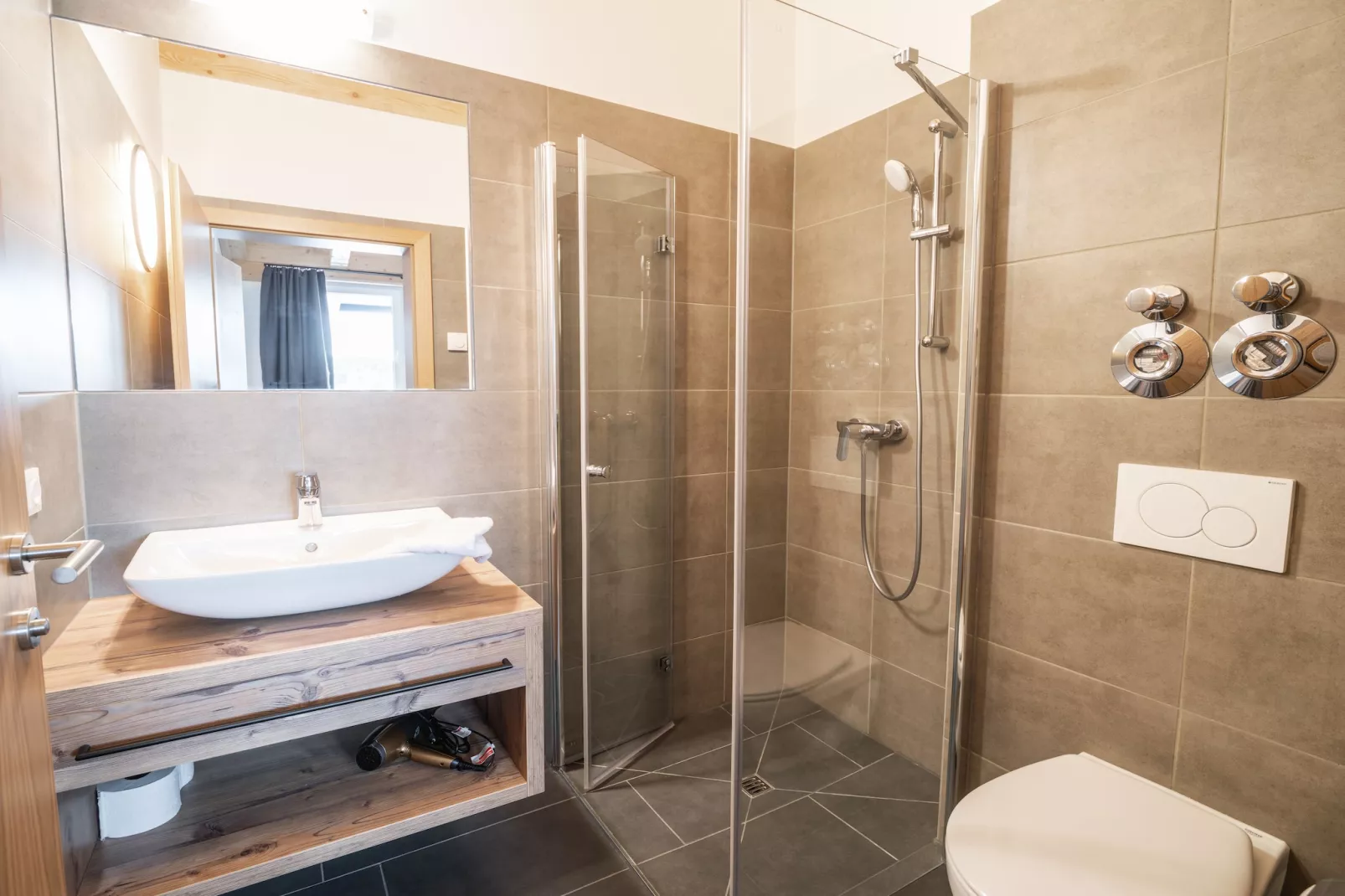 Penthouse Four-bedroom Apartment – KA4P-Badezimmer