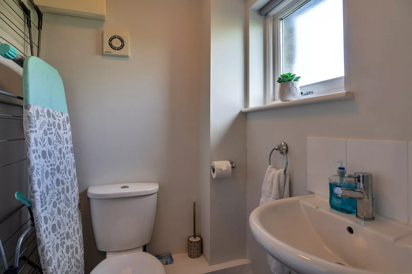 Trennal Barn-Bathroom
