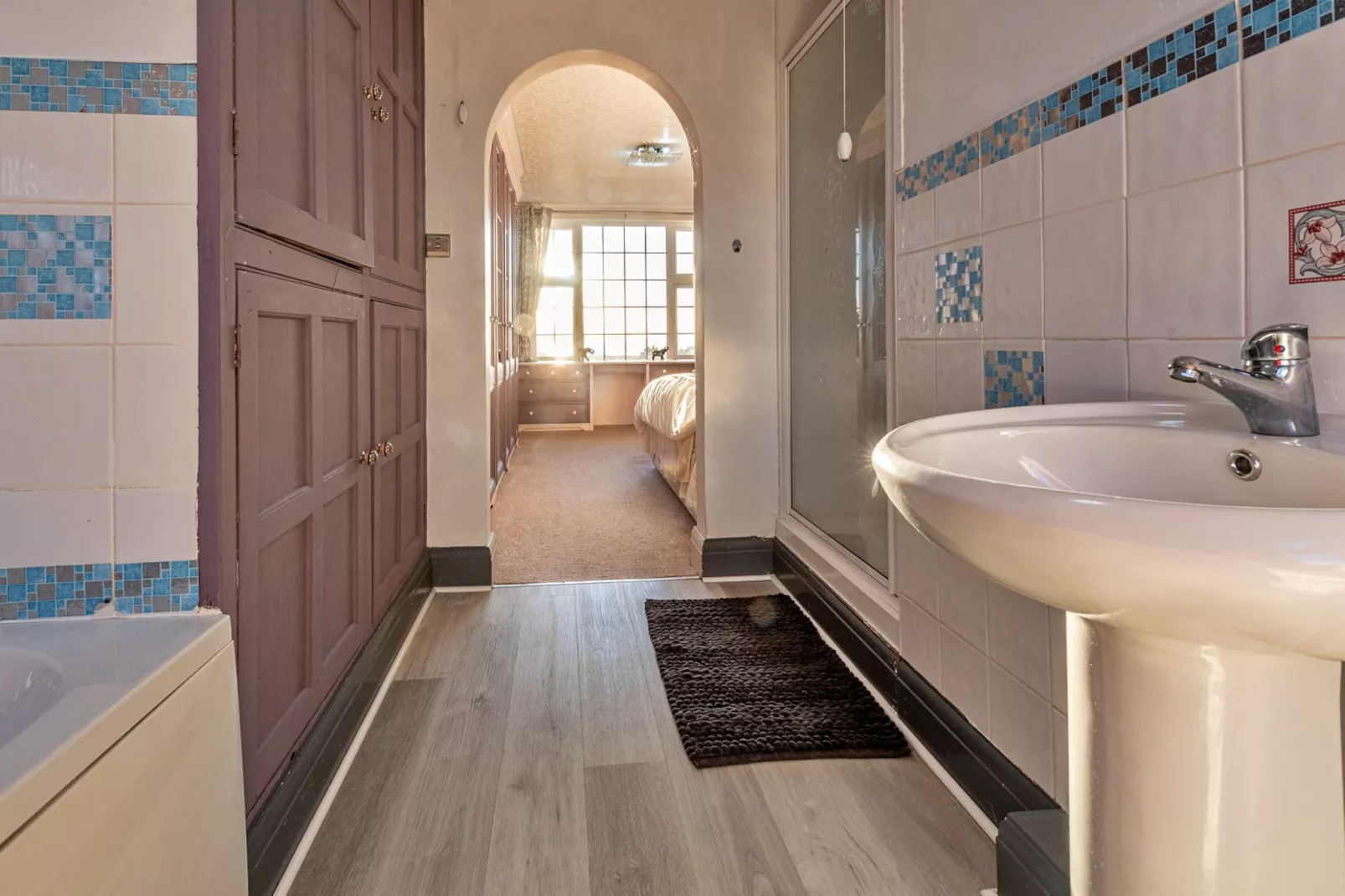 Ty Gwyn Hideaway-Bathroom