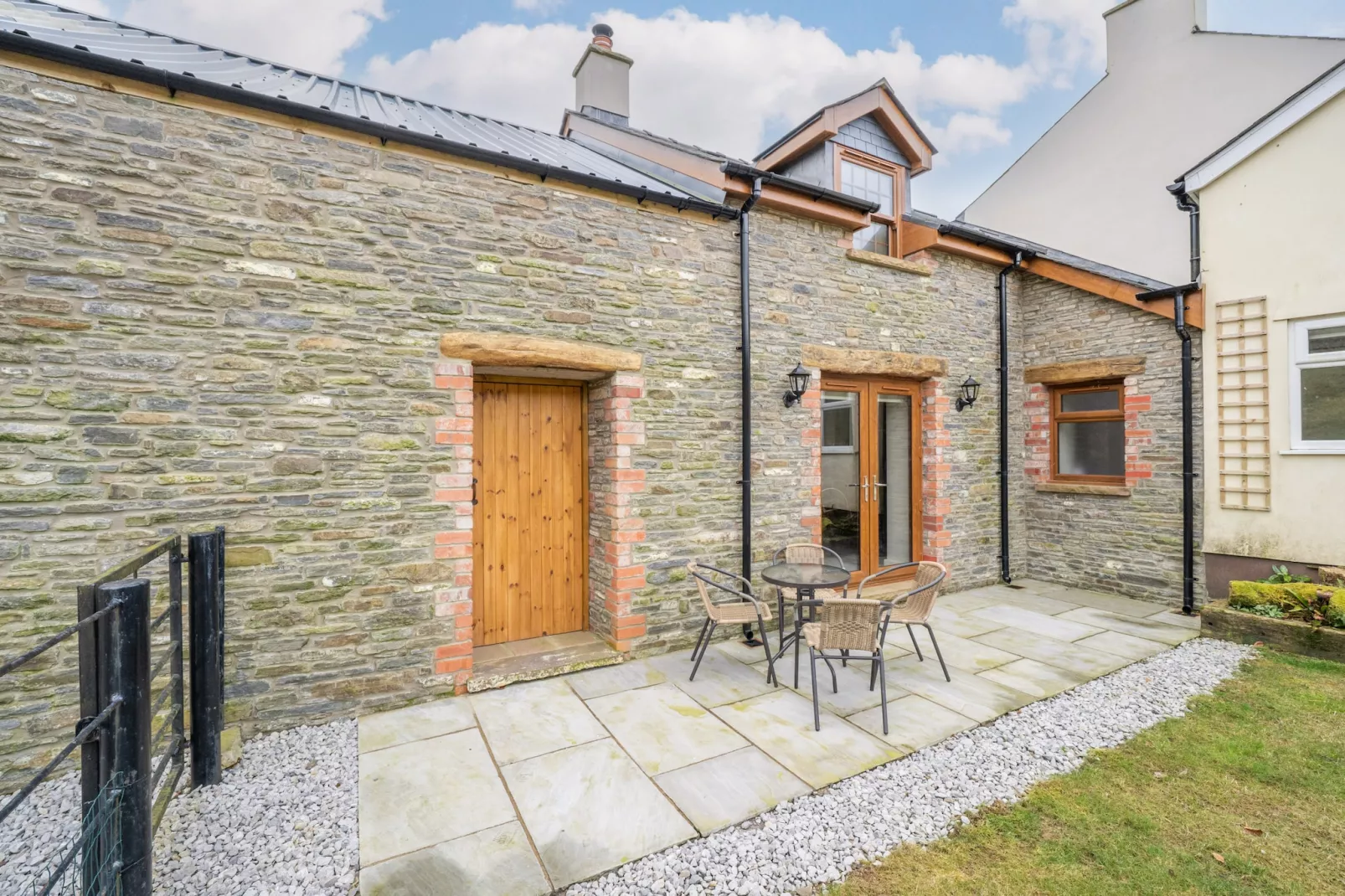 Coygen Cottage-Outdoor