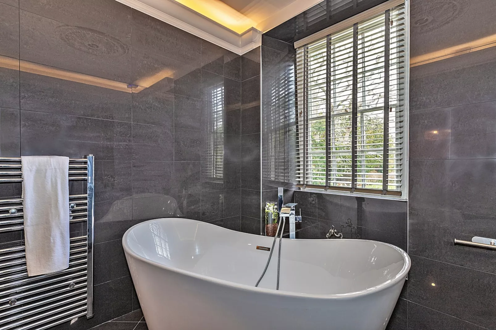 Ttich Manor Retreat-Bathroom