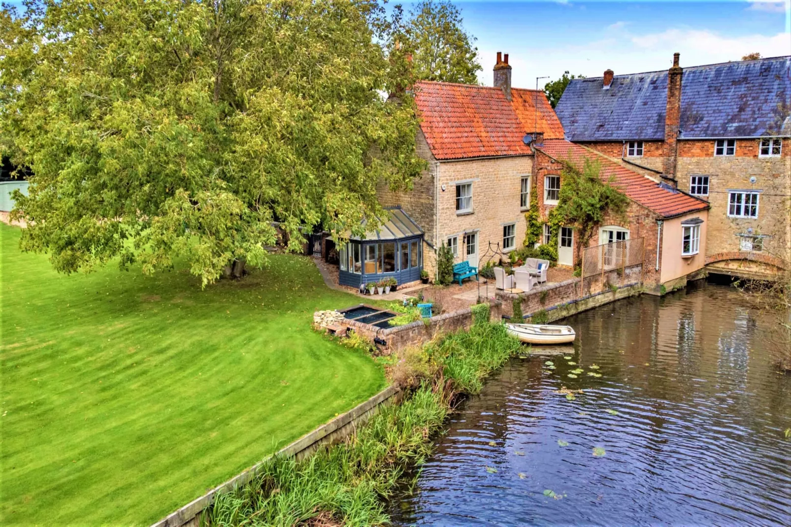 Islip Mill House - Beautiful Riverside Home-Outdoor