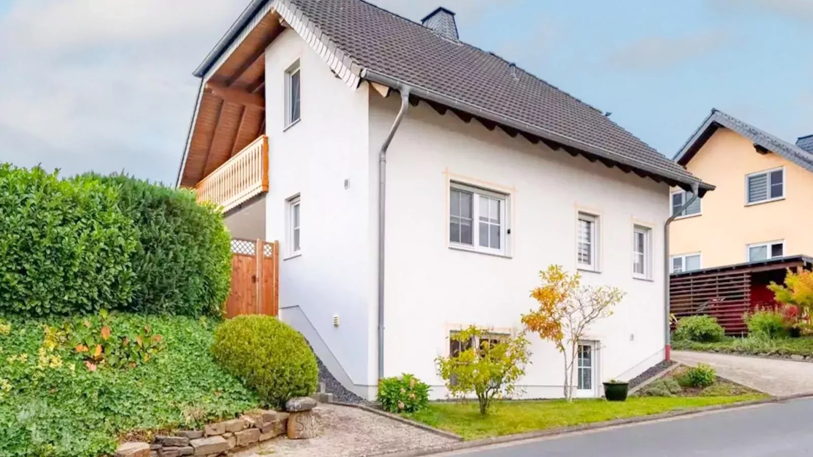 Bianka-Exterior summer