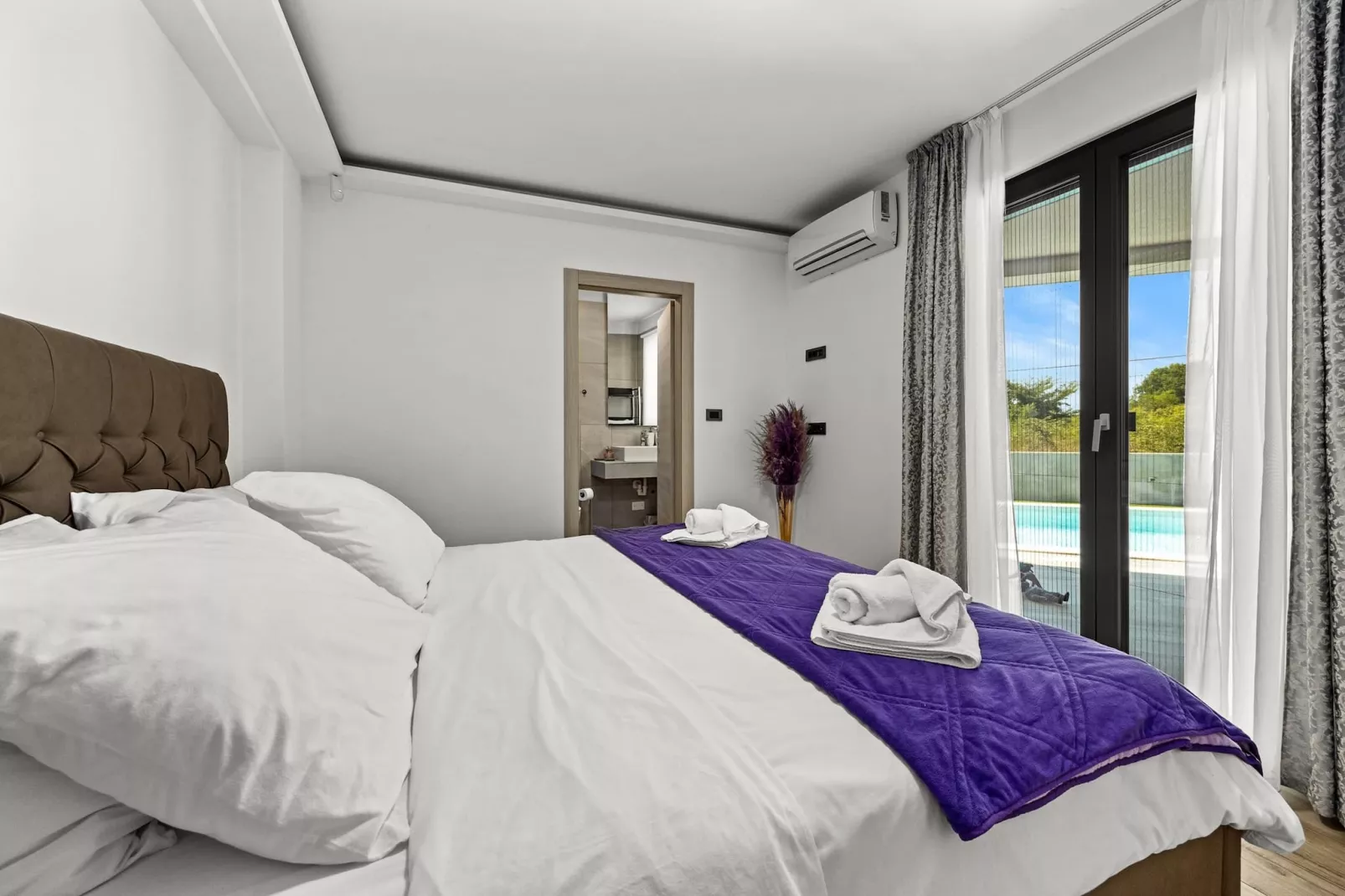 Villa Speranza with Private Illuminated Pool-Bedroom