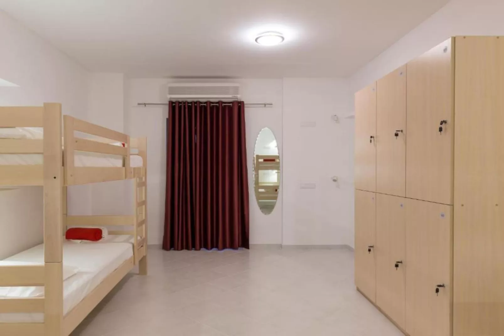 Hostel Free Bird - Bed in Five Bed Mixed Dormitory Room 4  (F)-Schlafzimmer
