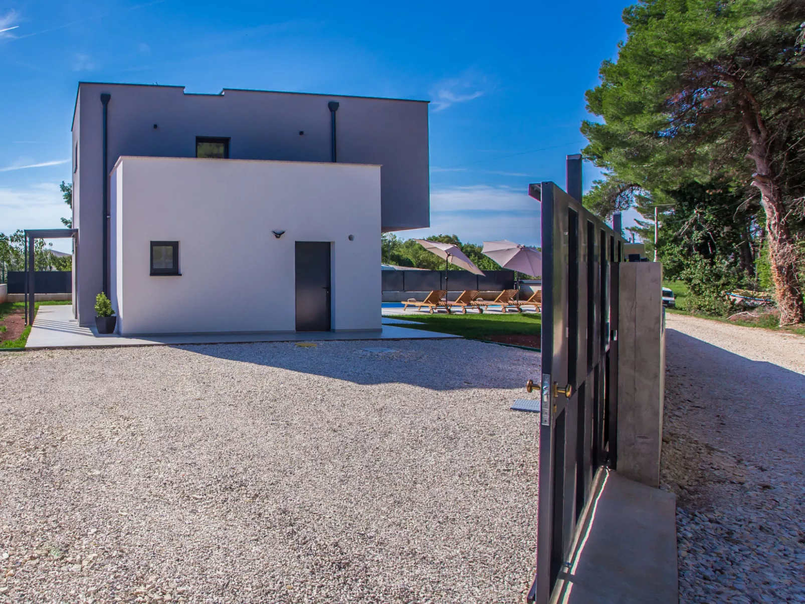Villa Eva Tar-Outside