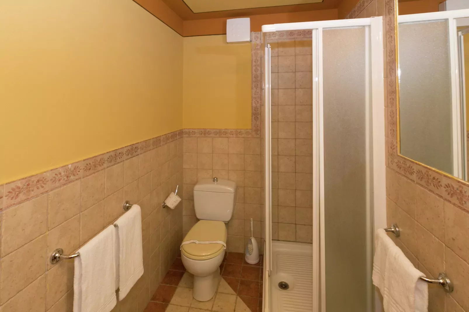 Laurento-Bathroom