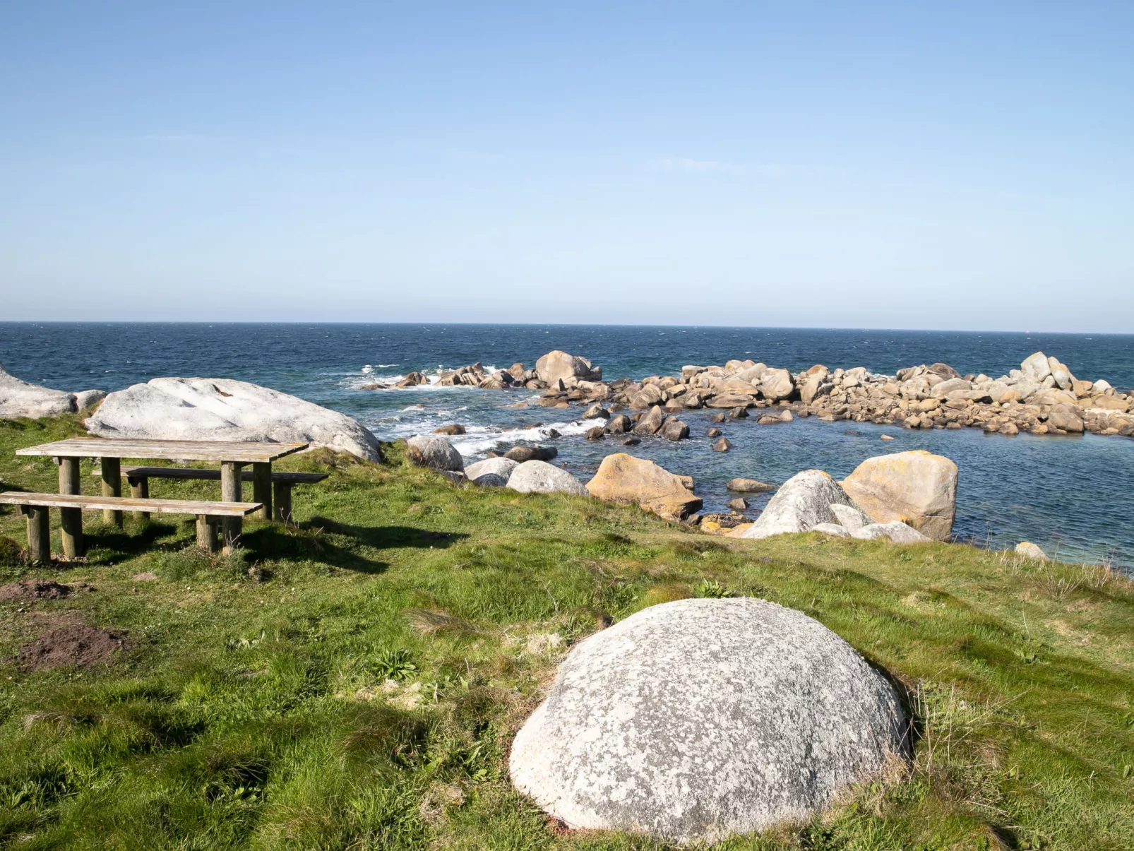 Les Romarins-Outside