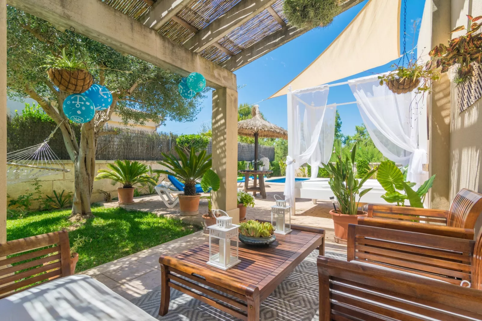 Can Content-Terrace balcony