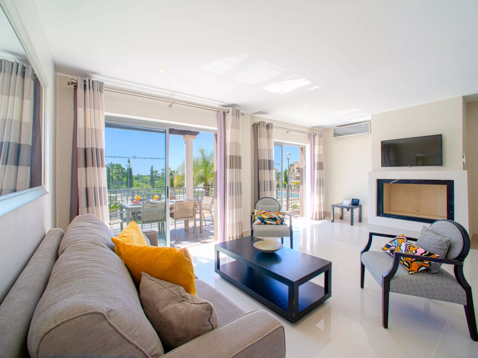 Pine Hills Turquesa-Inside