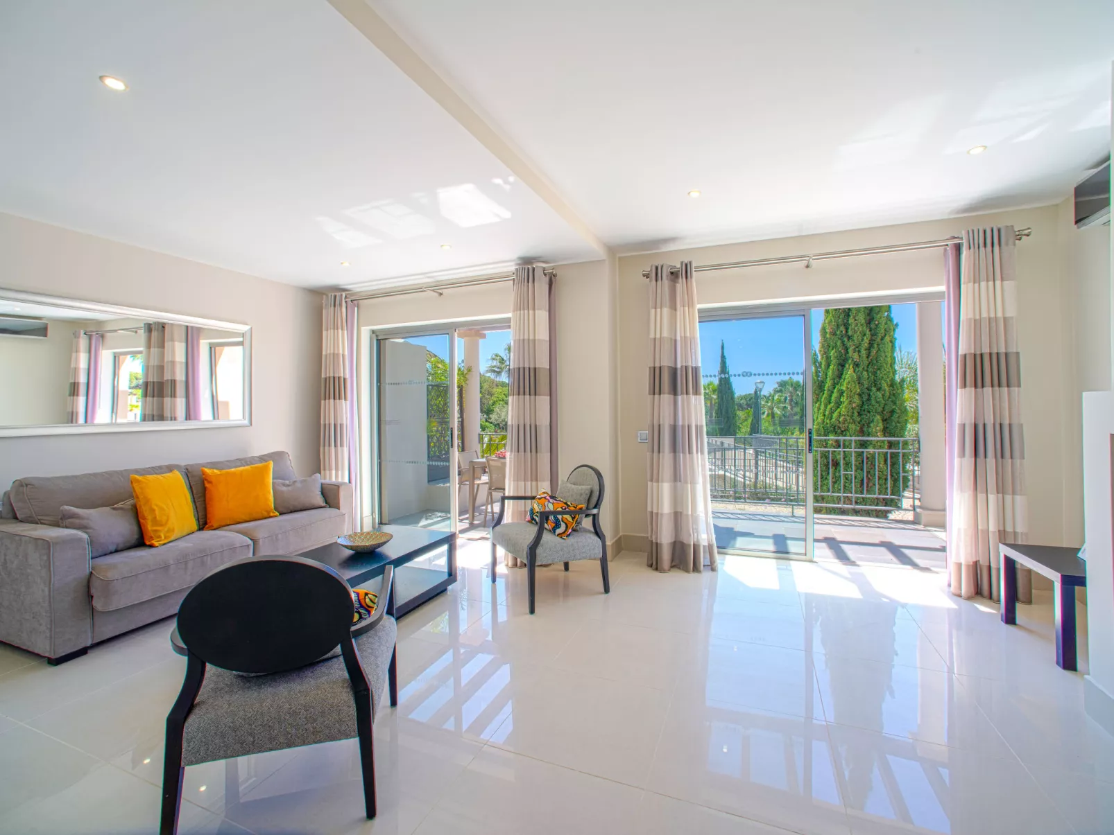 Pine Hills Turquesa-Inside