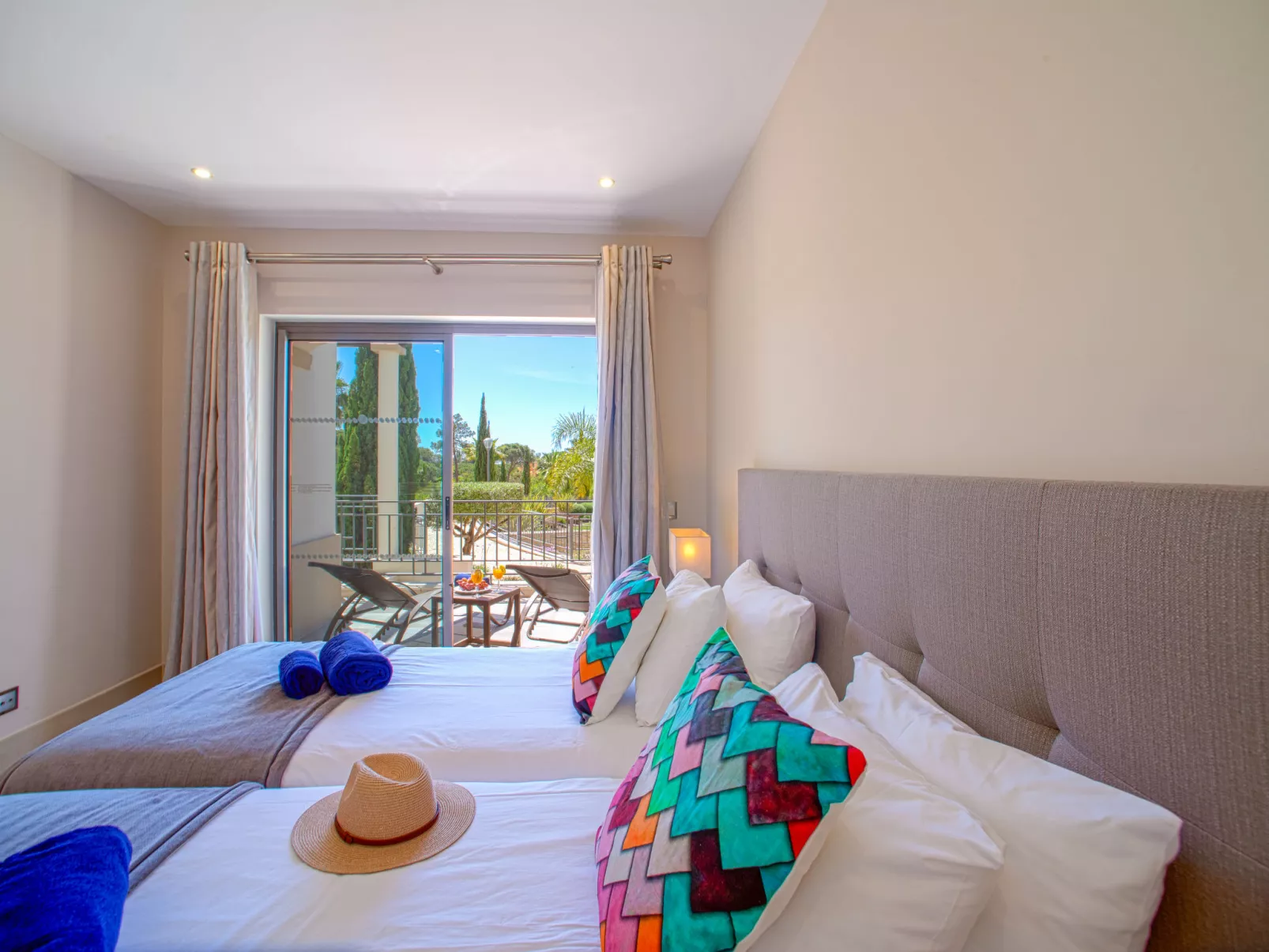 Pine Hills Turquesa-Inside