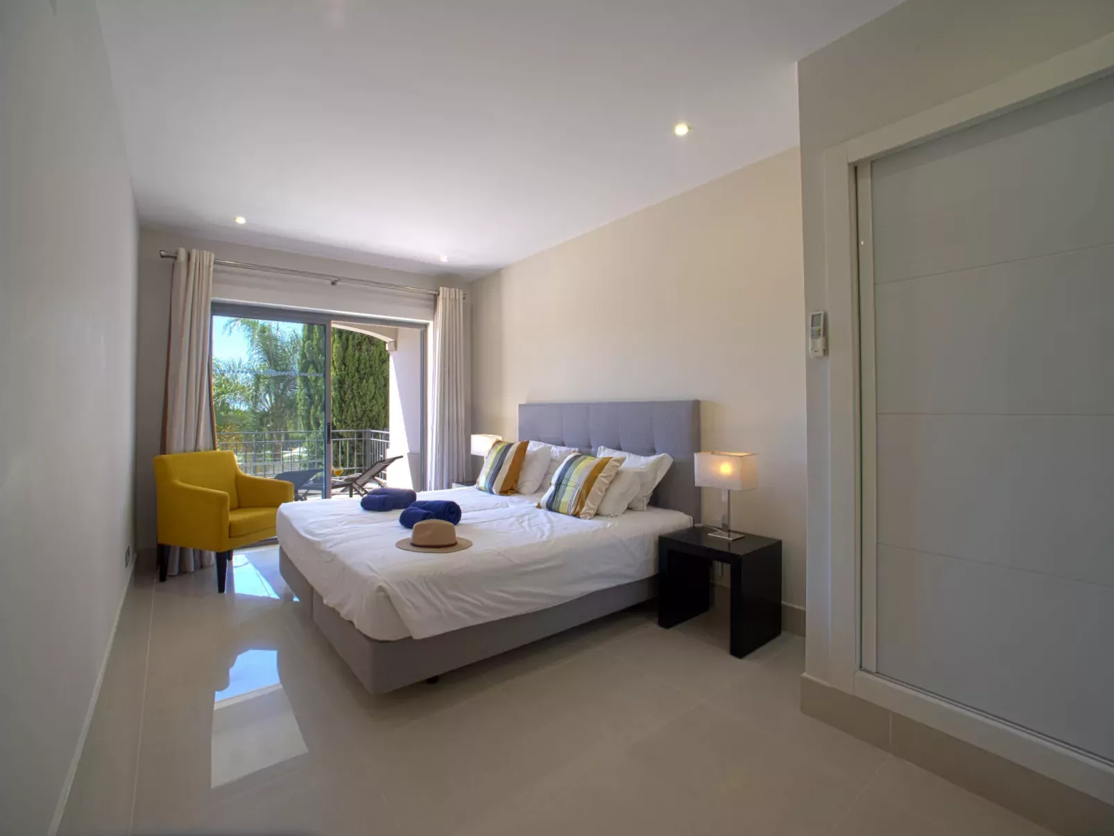 Pine Hills Turquesa-Inside