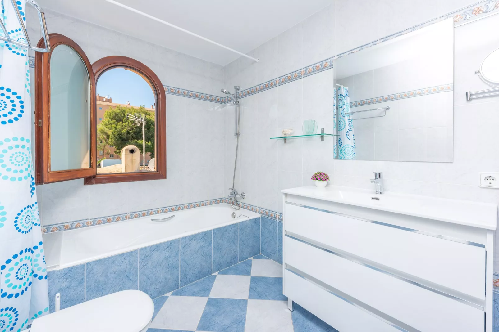 Magdalena Gomila Marimon (llac Blau)-Badezimmer